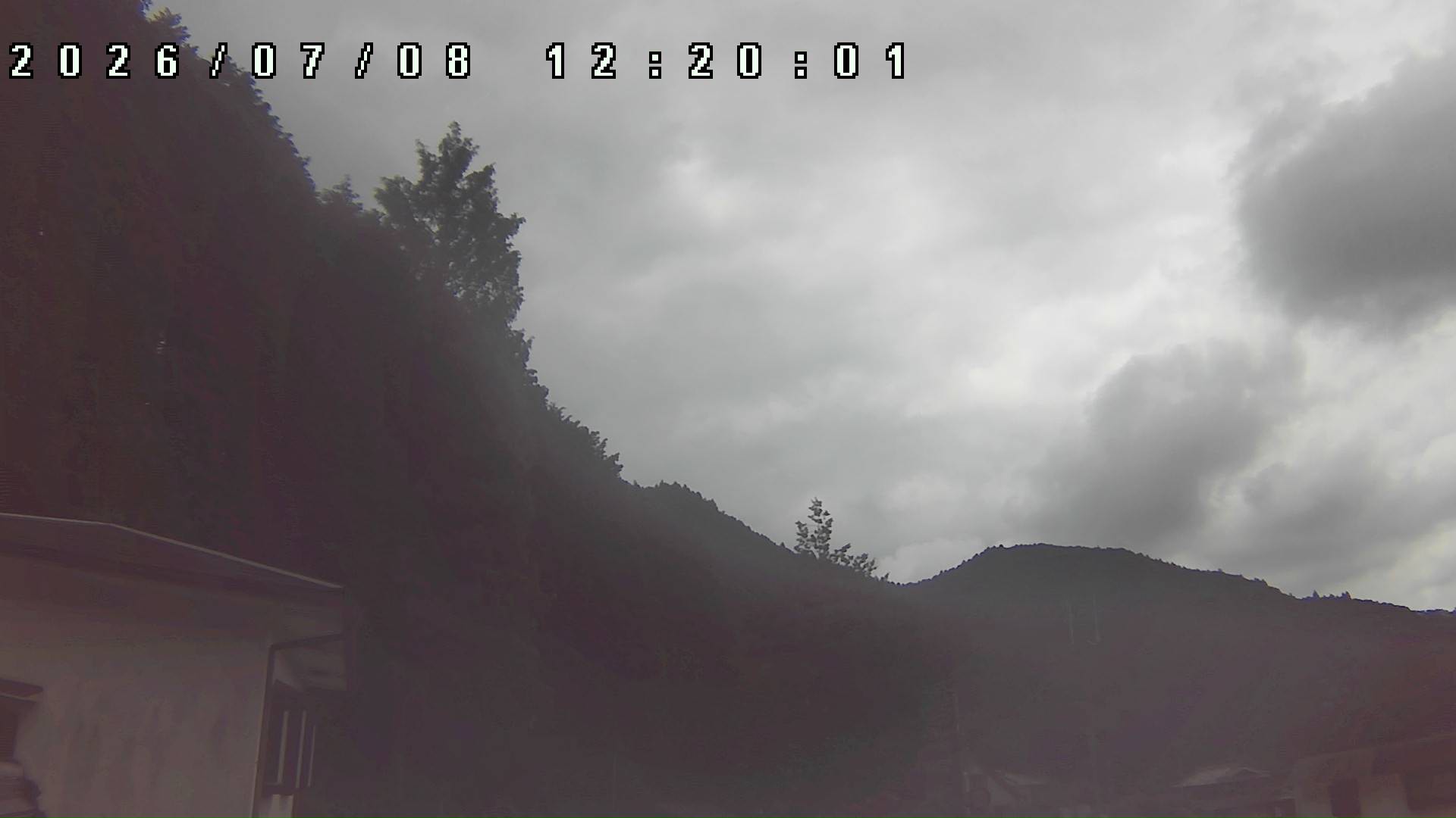 2026年7月8日 12:20ごろの金剛山登山口周辺の空