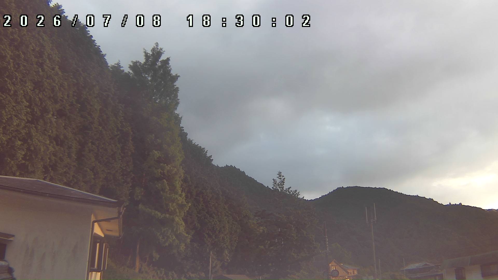 2026年7月8日 18:30ごろの金剛山登山口周辺の空