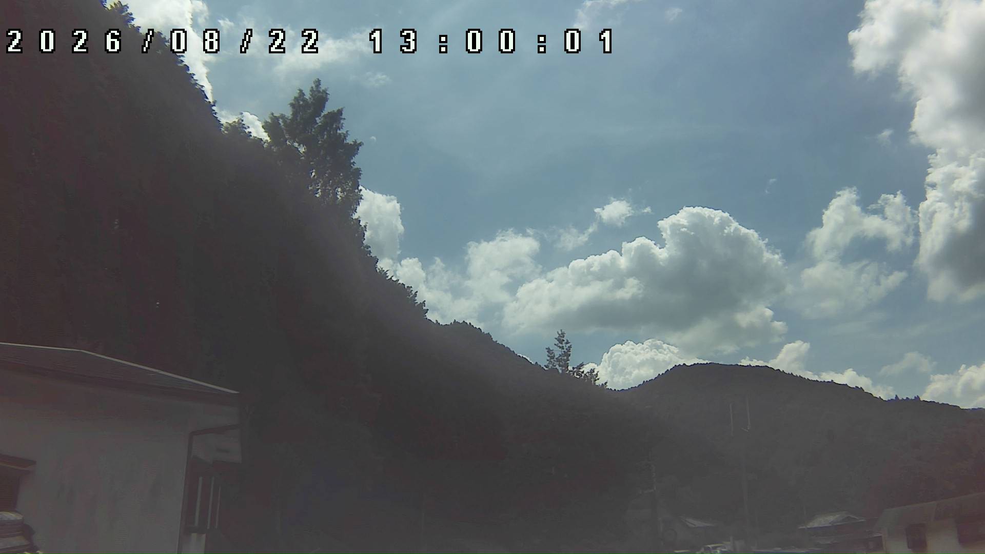 2026年8月22日 13:00ごろの金剛山登山口周辺の空