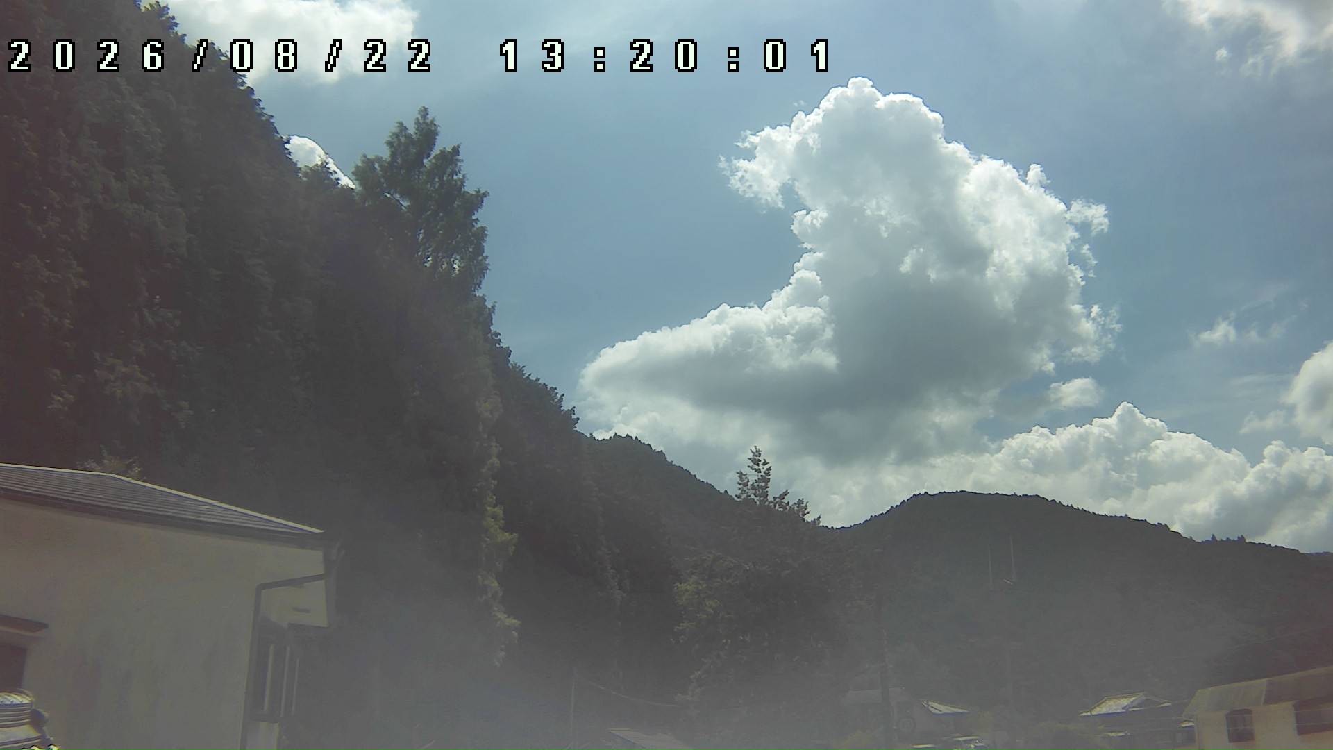 2026年8月22日 13:20ごろの金剛山登山口周辺の空