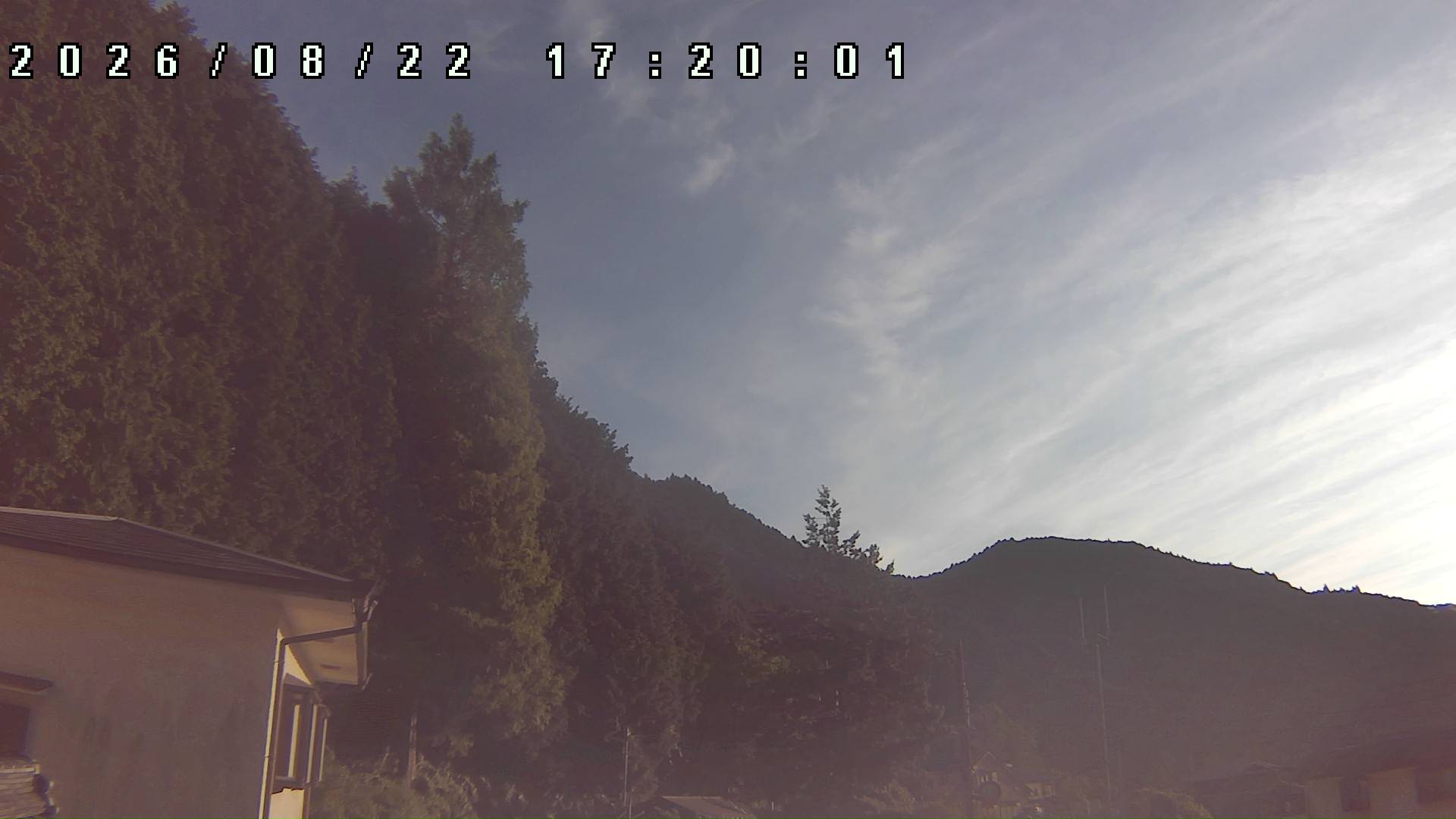 2026年8月22日 17:20ごろの金剛山登山口周辺の空