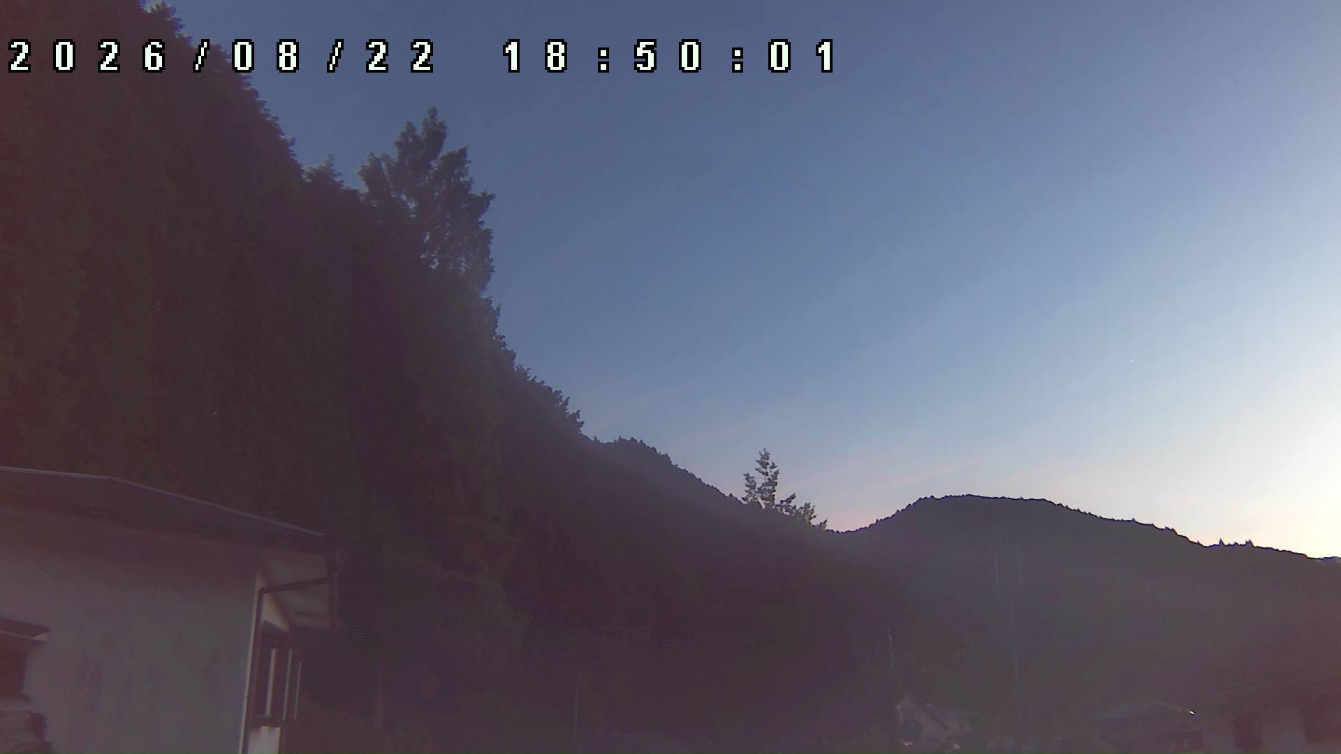 2026年8月22日 18:50ごろの金剛山登山口周辺の空