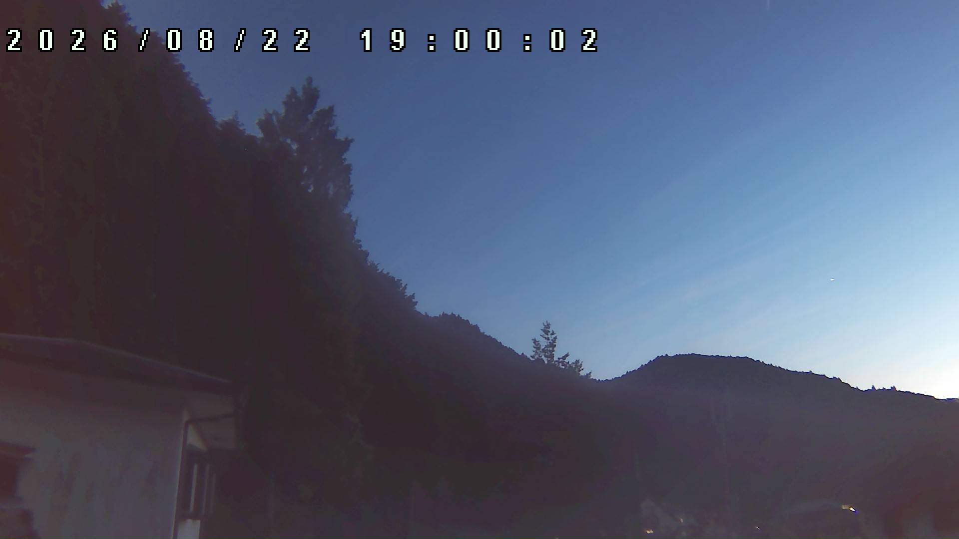 2026年8月22日 19:00ごろの金剛山登山口周辺の空