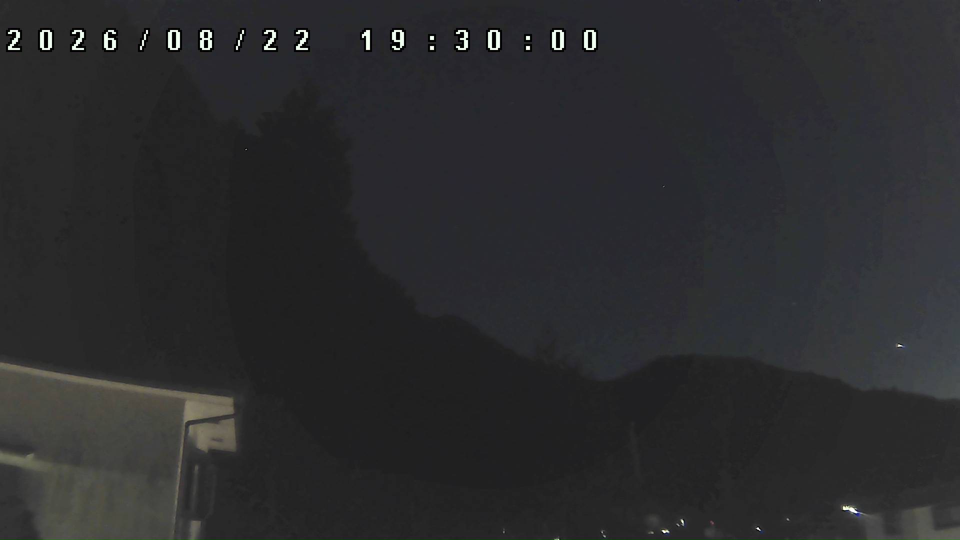 2026年8月22日 19:30ごろの金剛山登山口周辺の空