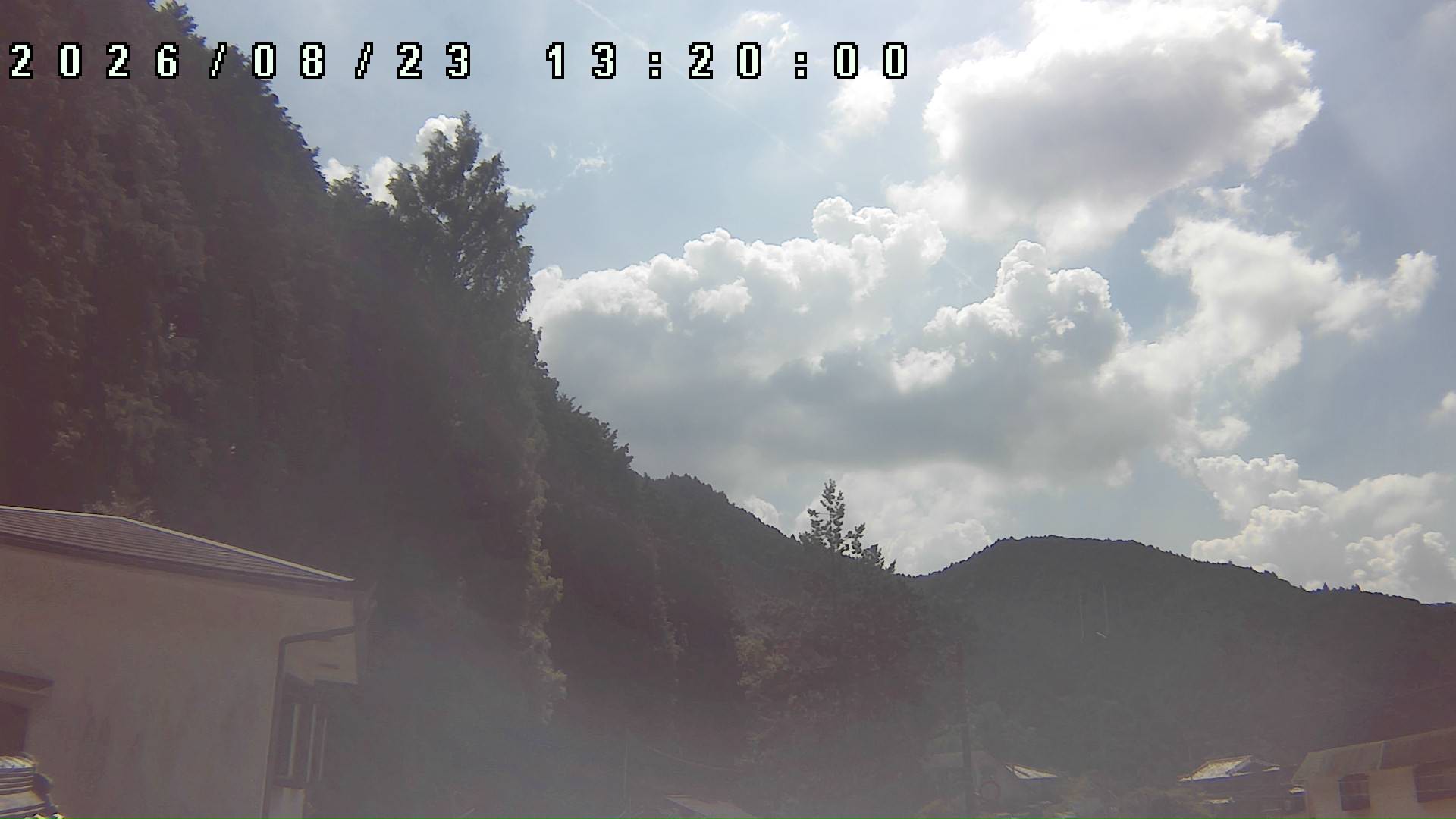2026年8月23日 13:20ごろの金剛山登山口周辺の空