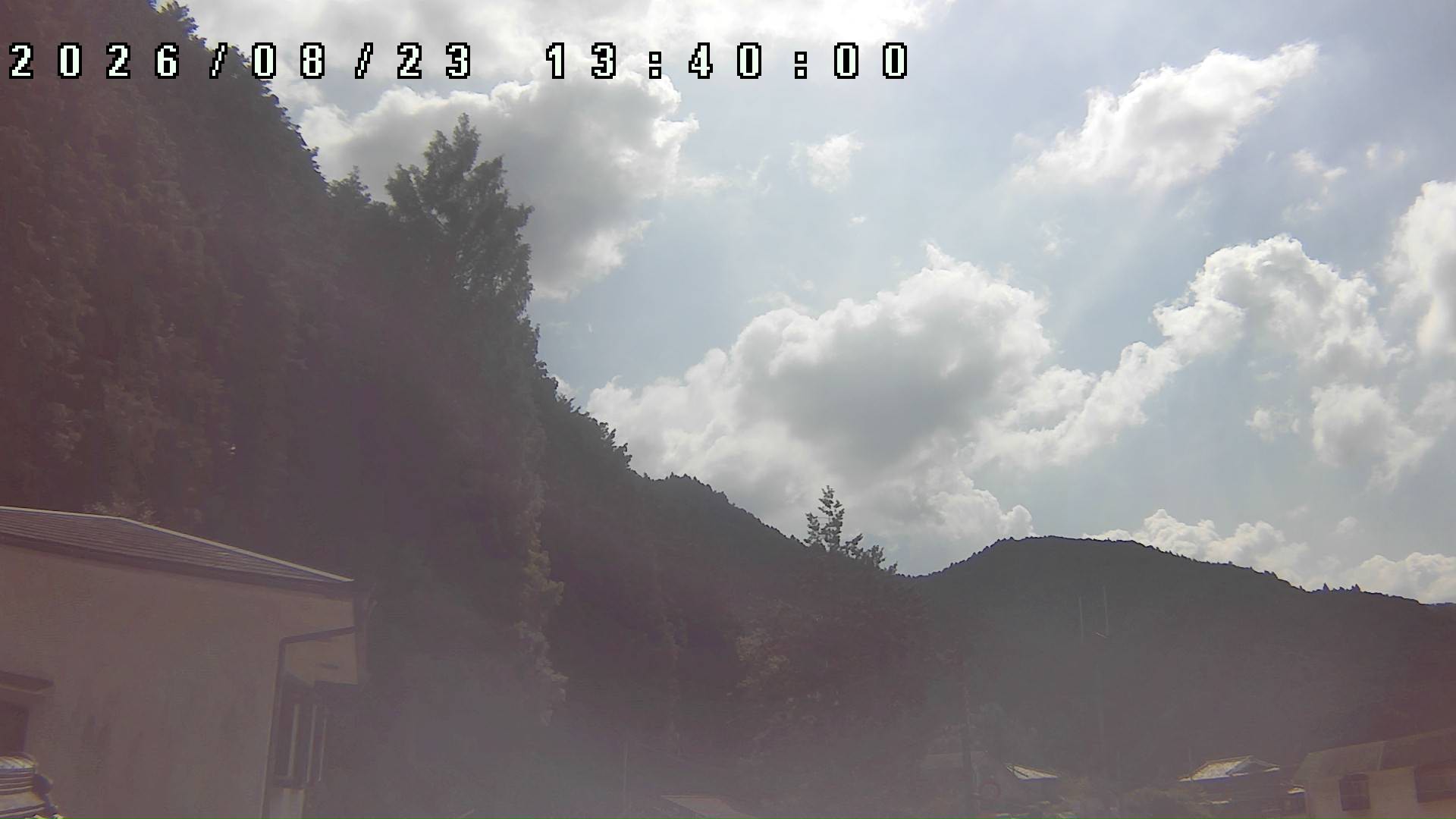 2026年8月23日 13:40ごろの金剛山登山口周辺の空