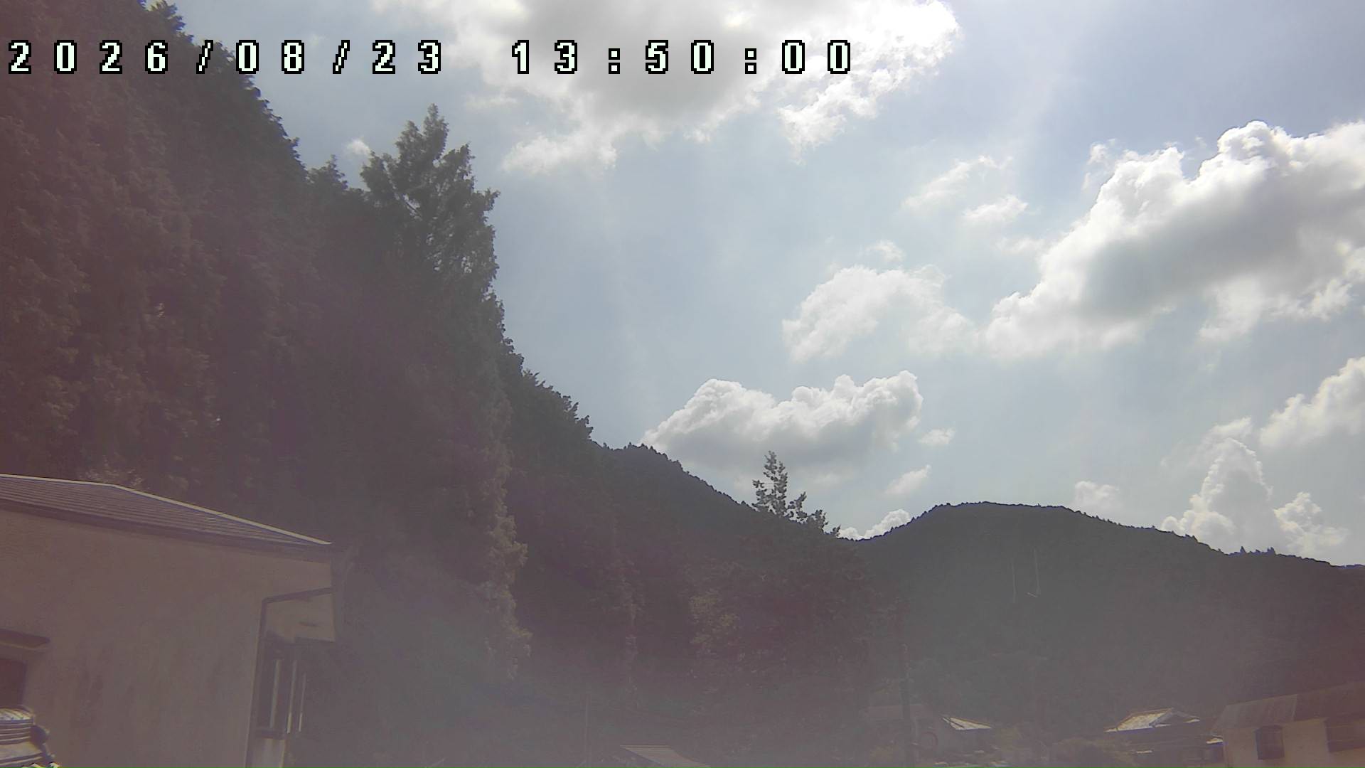 2026年8月23日 13:50ごろの金剛山登山口周辺の空