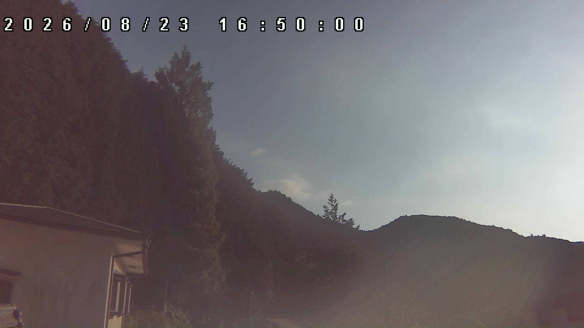 2026年8月23日 16:50ごろの金剛山登山口周辺の空