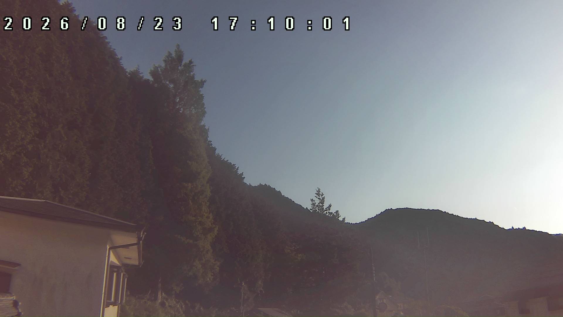 2026年8月23日 17:10ごろの金剛山登山口周辺の空