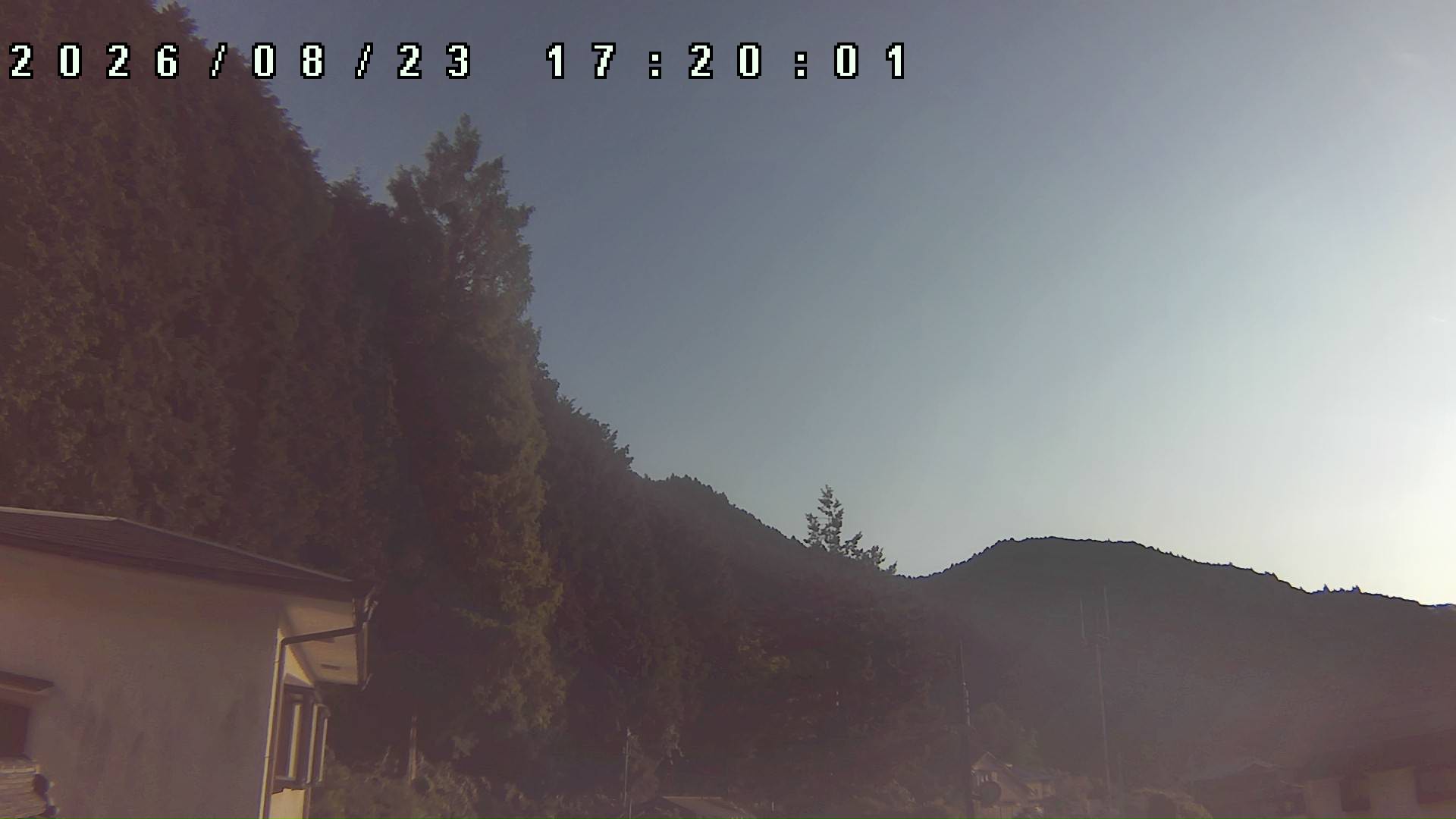 2026年8月23日 17:20ごろの金剛山登山口周辺の空