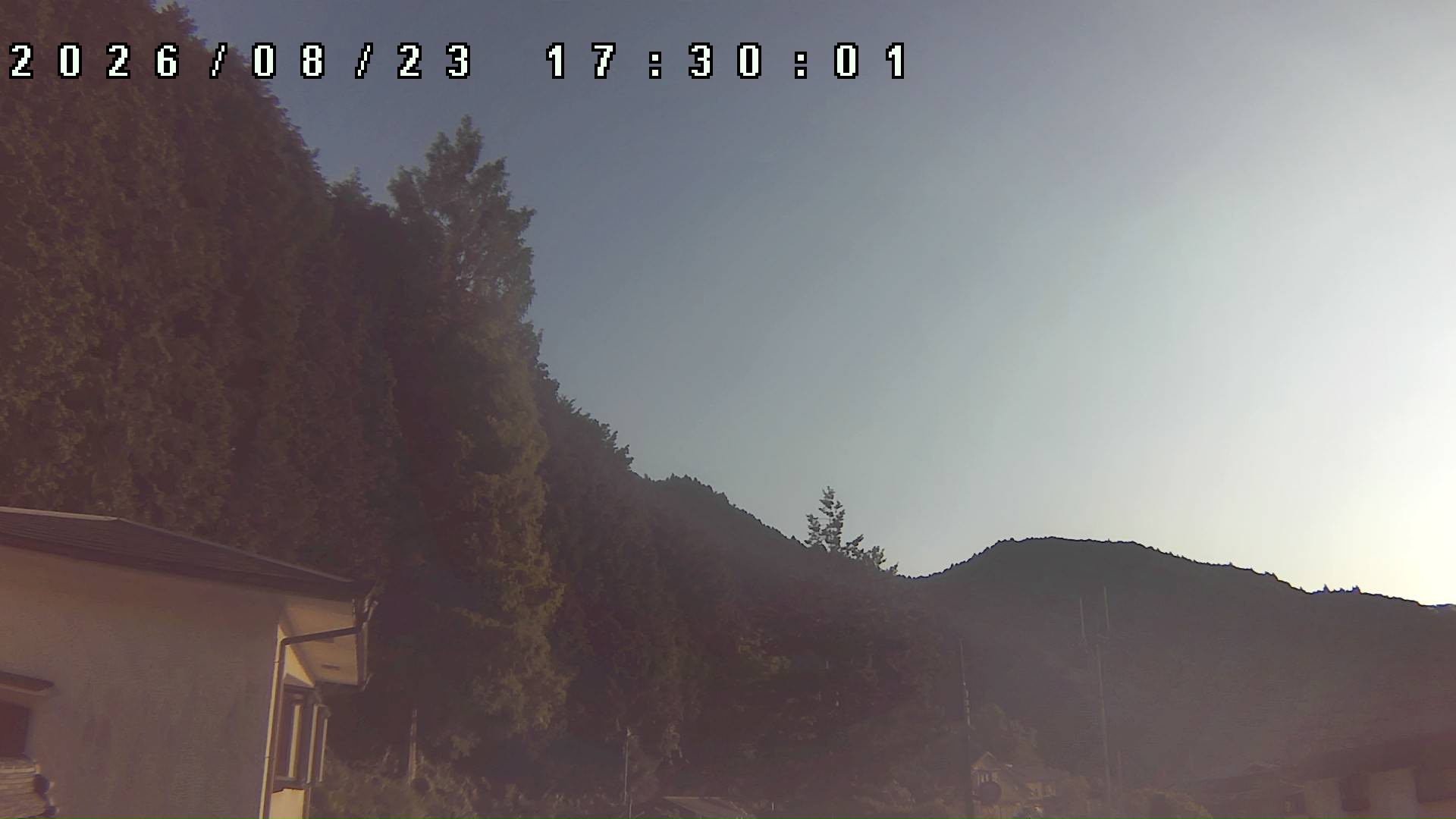 2026年8月23日 17:30ごろの金剛山登山口周辺の空