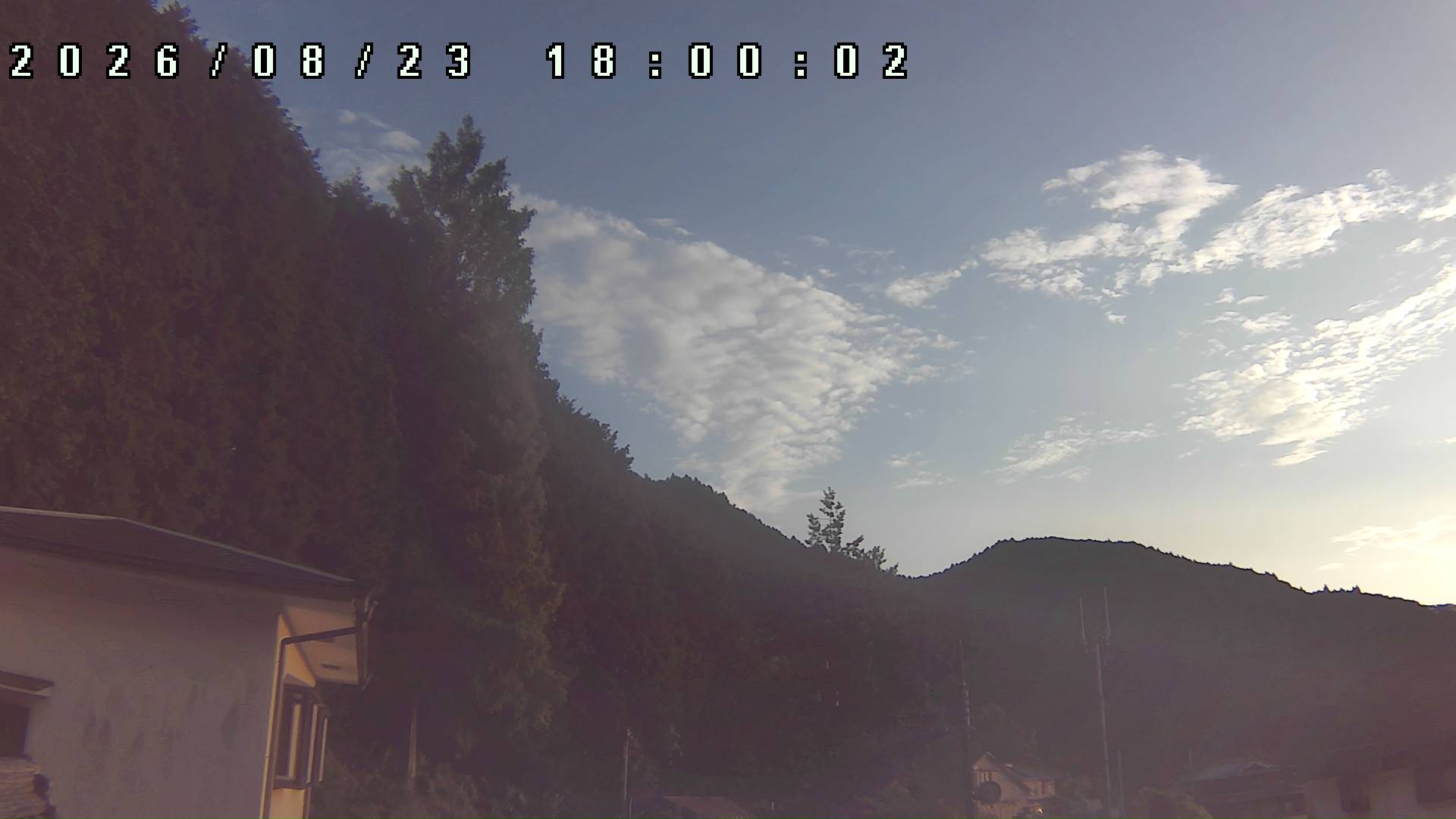 2026年8月23日 18:00ごろの金剛山登山口周辺の空