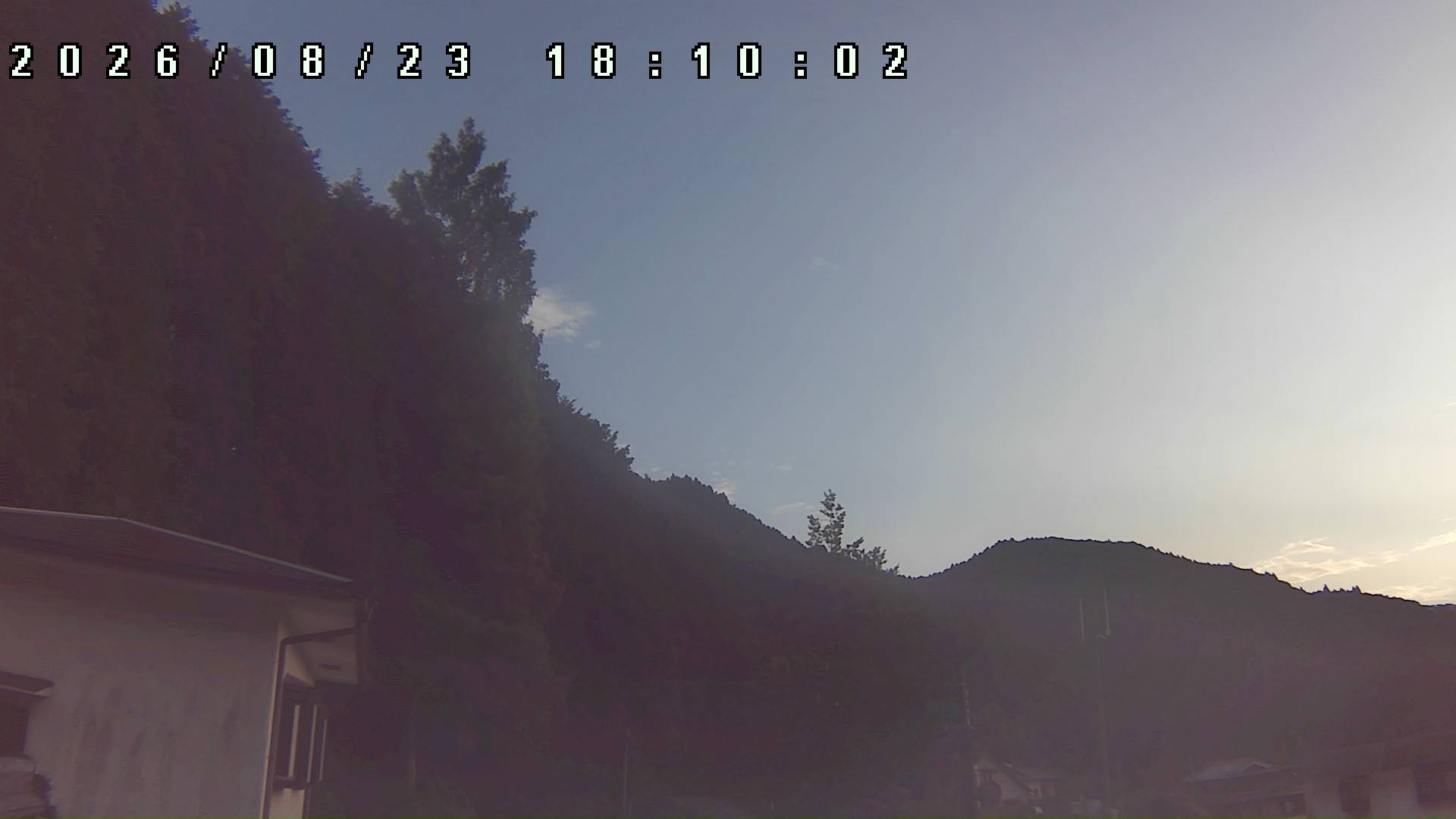 2026年8月23日 18:10ごろの金剛山登山口周辺の空