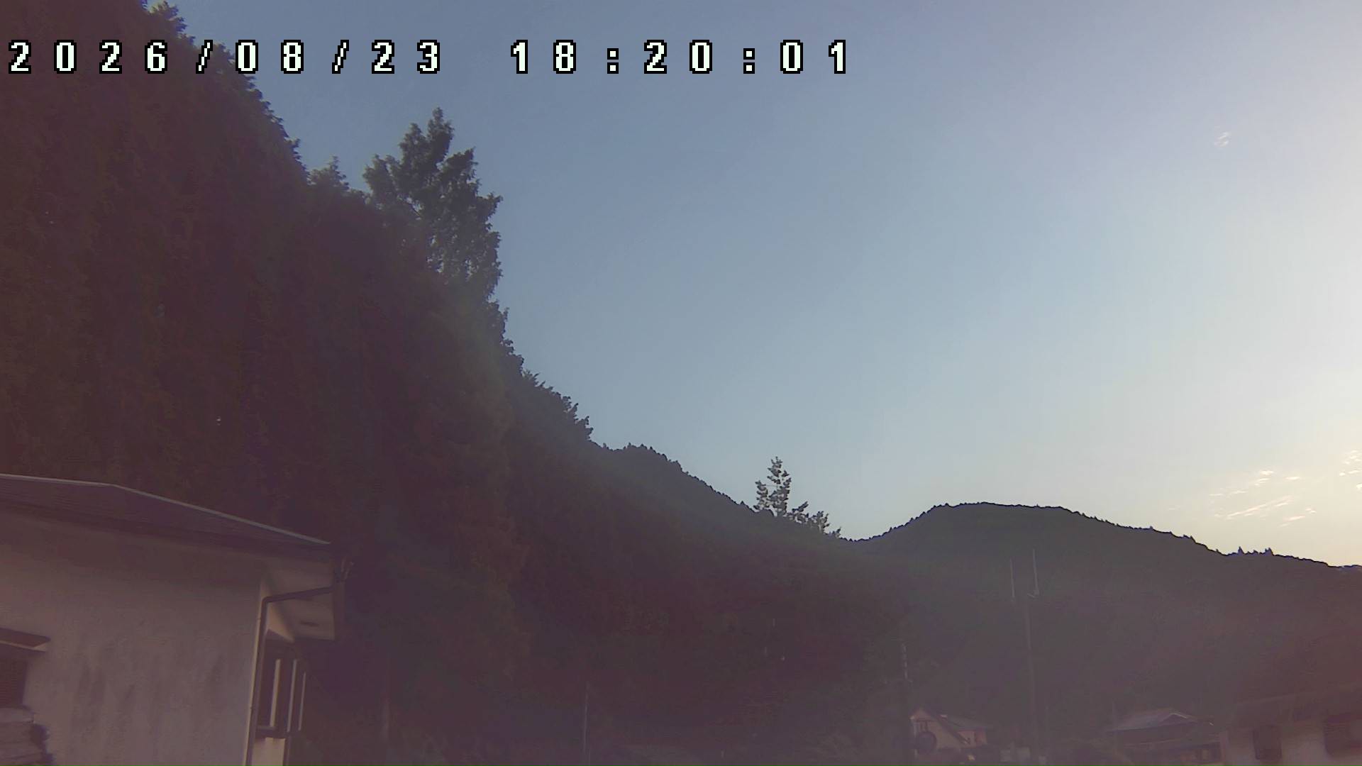 2026年8月23日 18:20ごろの金剛山登山口周辺の空