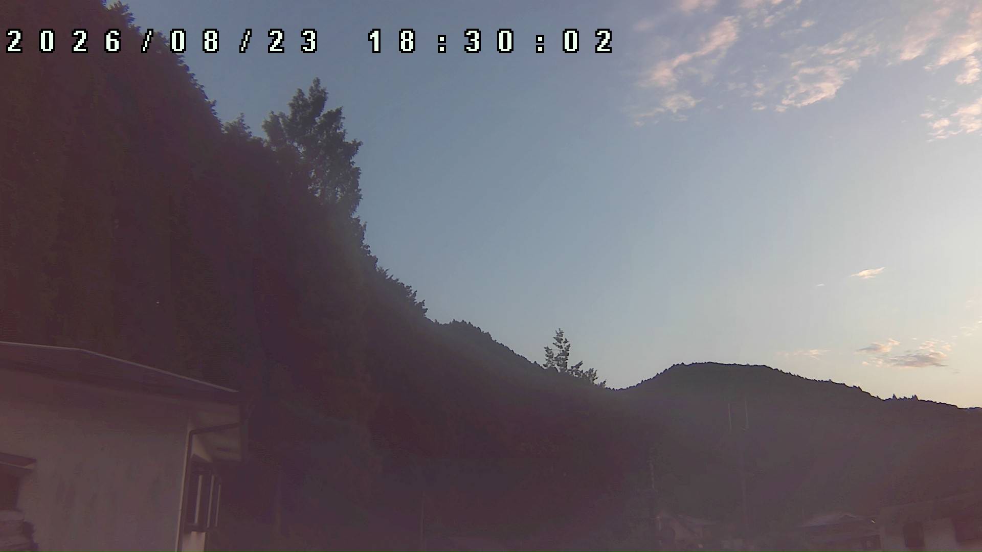 2026年8月23日 18:30ごろの金剛山登山口周辺の空
