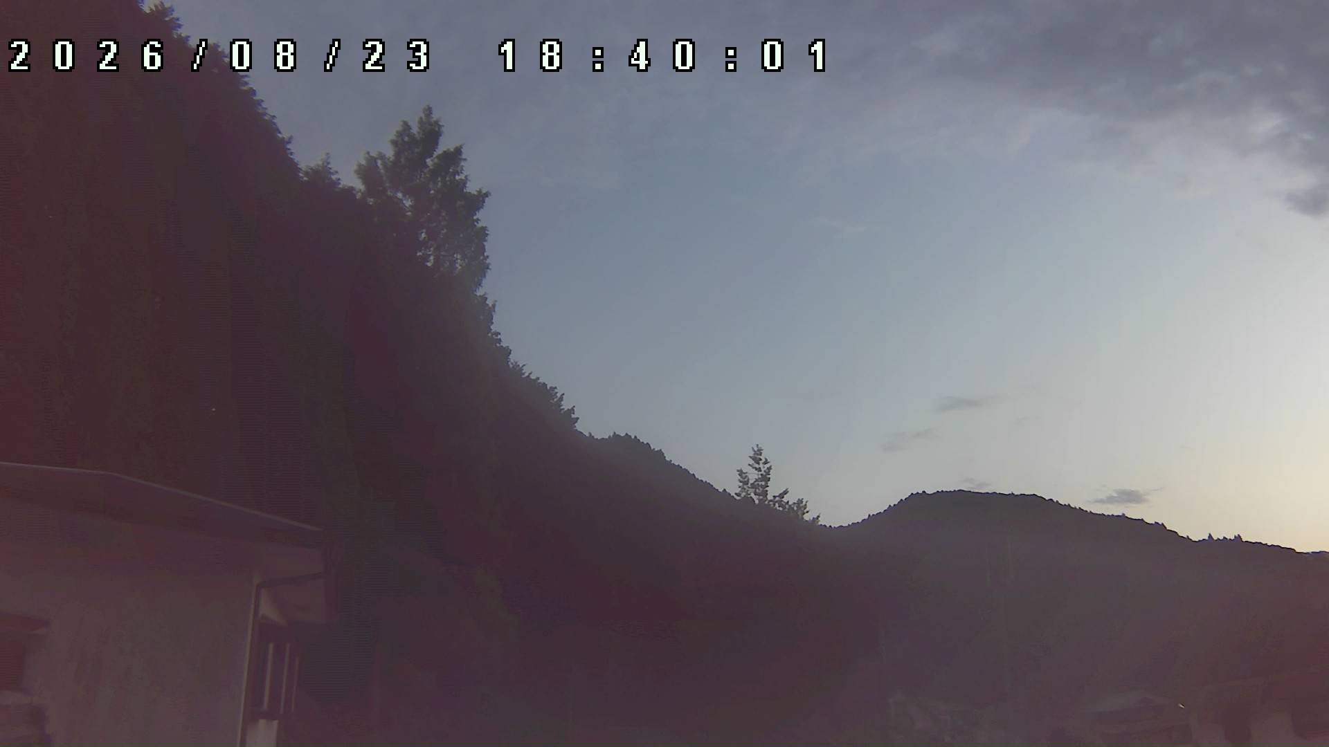 2026年8月23日 18:40ごろの金剛山登山口周辺の空