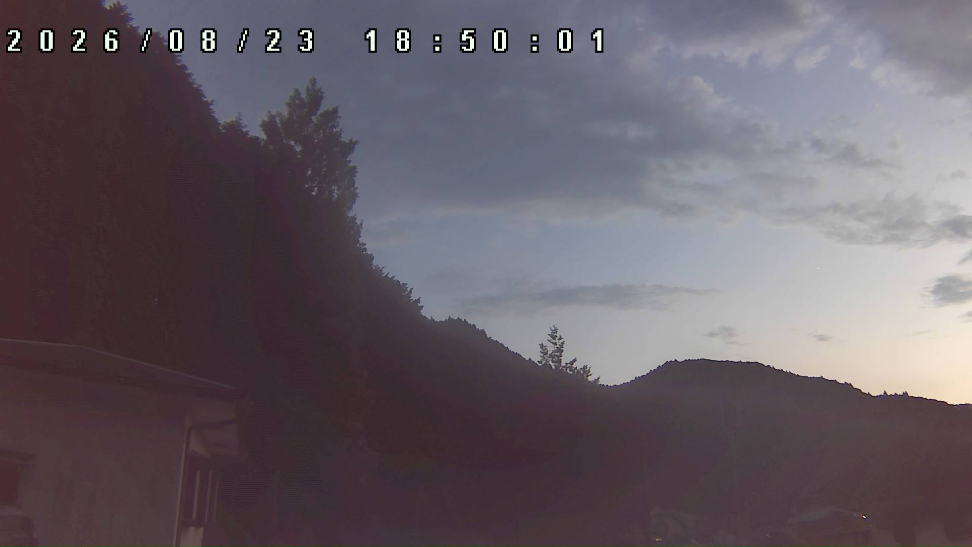 2026年8月23日 18:50ごろの金剛山登山口周辺の空