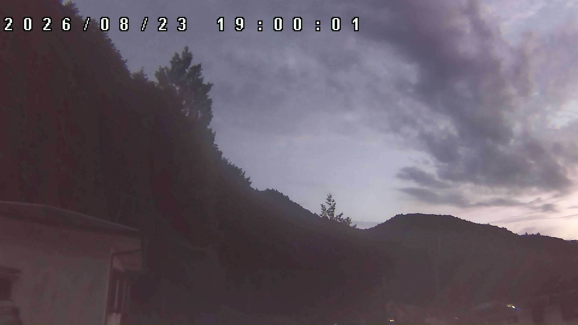 2026年8月23日 19:00ごろの金剛山登山口周辺の空