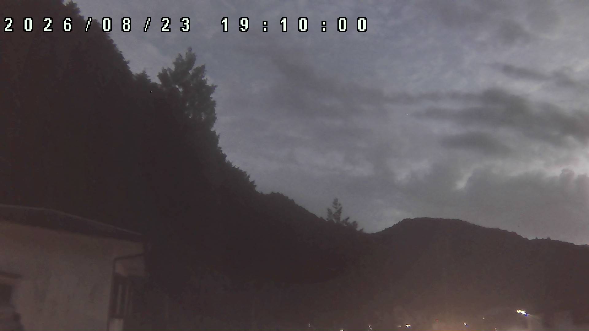 2026年8月23日 19:10ごろの金剛山登山口周辺の空