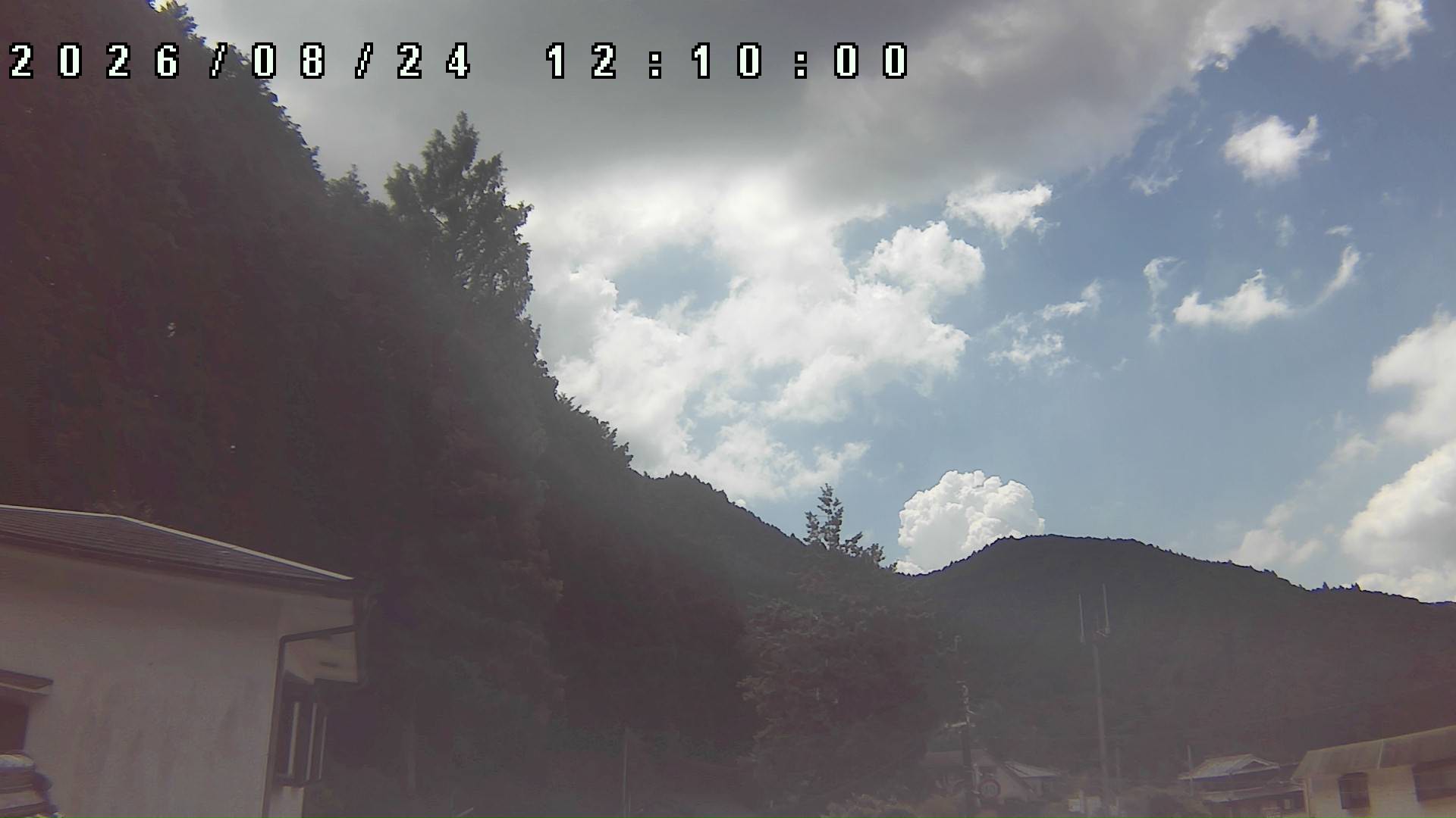 2026年8月24日 12:10ごろの金剛山登山口周辺の空
