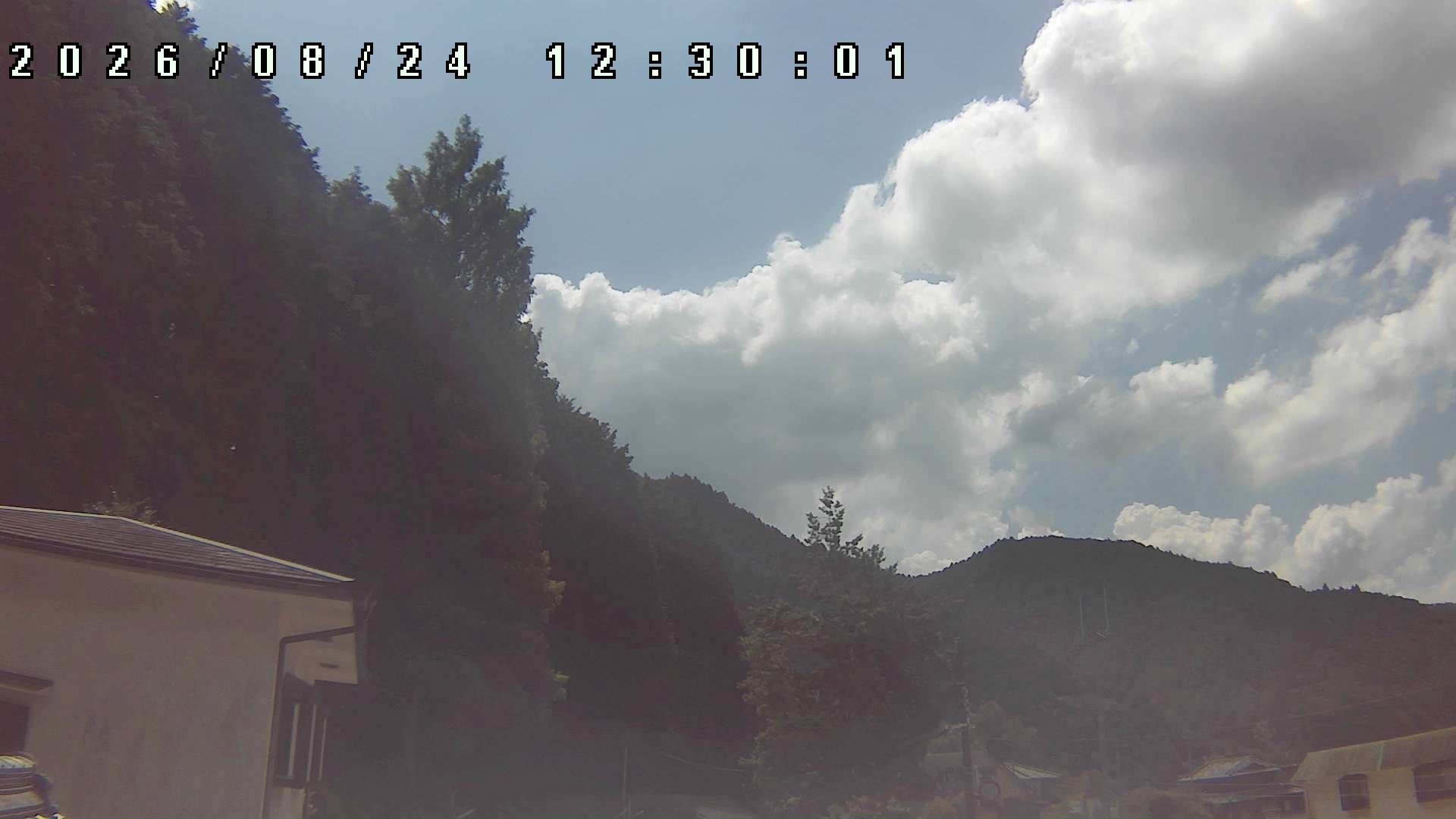 2026年8月24日 12:30ごろの金剛山登山口周辺の空