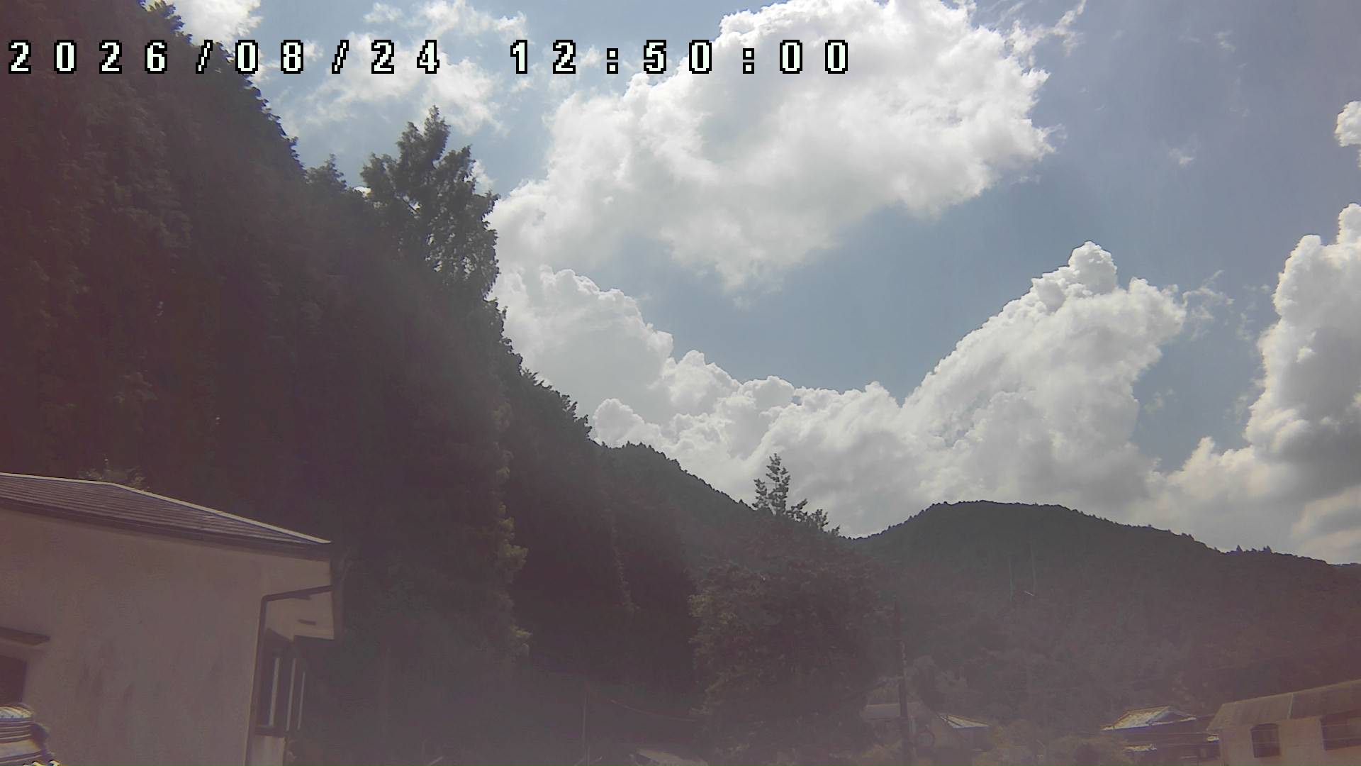 2026年8月24日 12:50ごろの金剛山登山口周辺の空