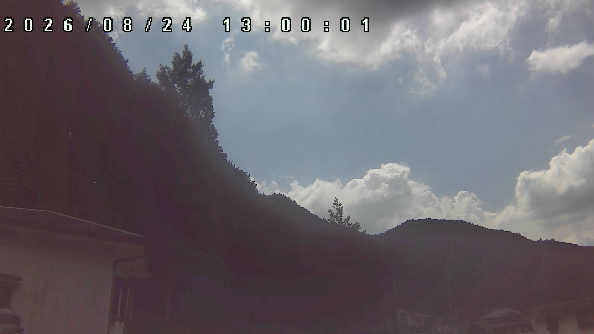 2026年8月24日 13:00ごろの金剛山登山口周辺の空