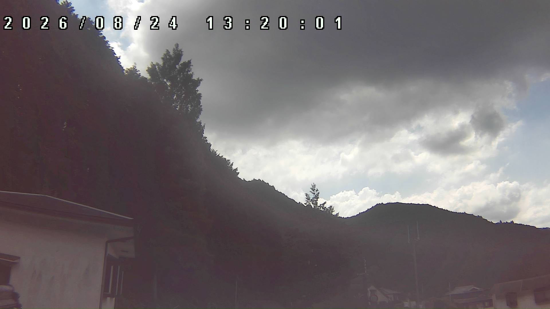 2026年8月24日 13:20ごろの金剛山登山口周辺の空