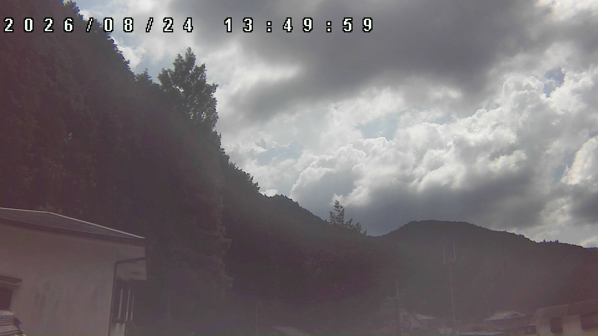 2026年8月24日 13:50ごろの金剛山登山口周辺の空