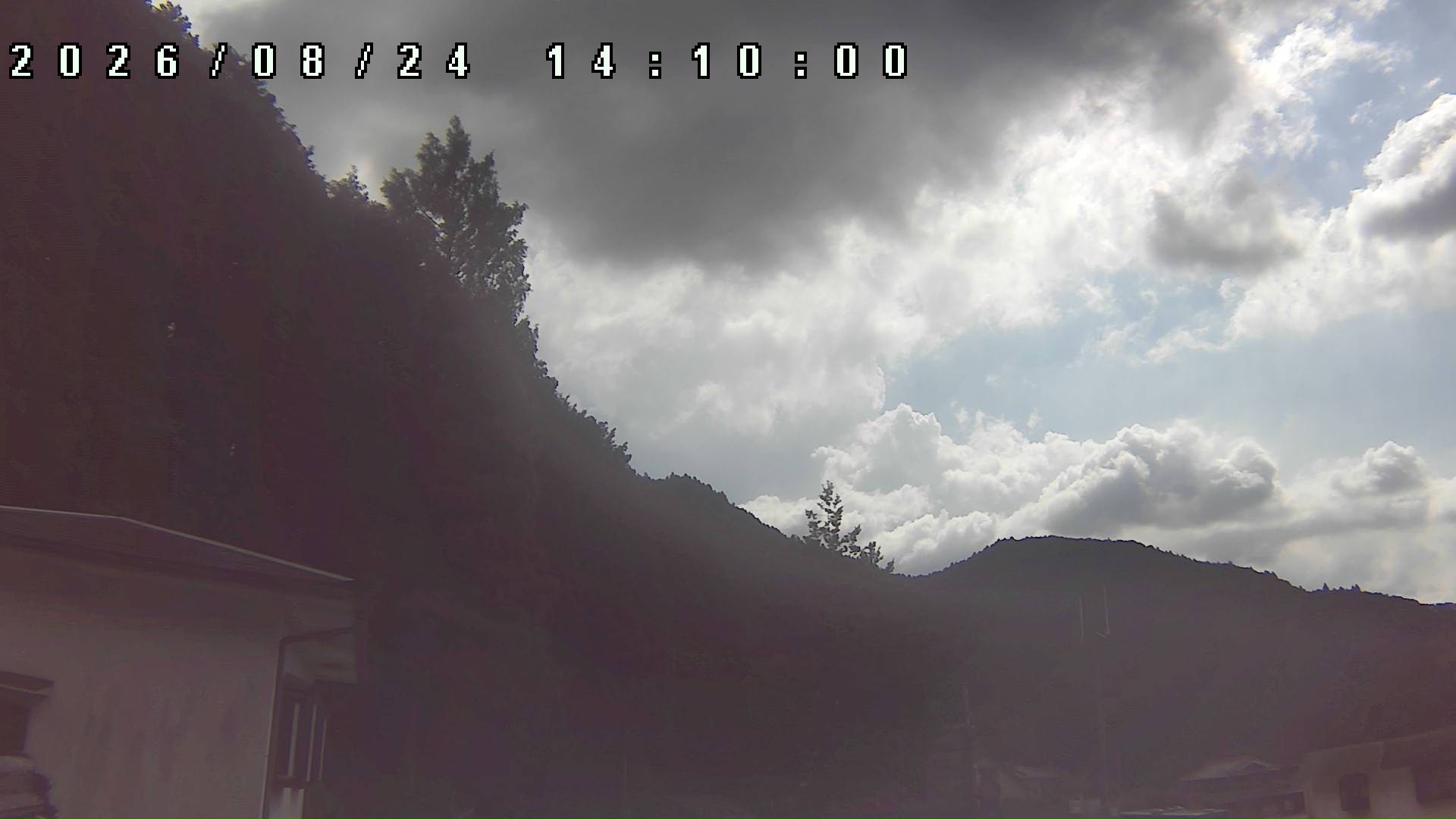 2026年8月24日 14:10ごろの金剛山登山口周辺の空