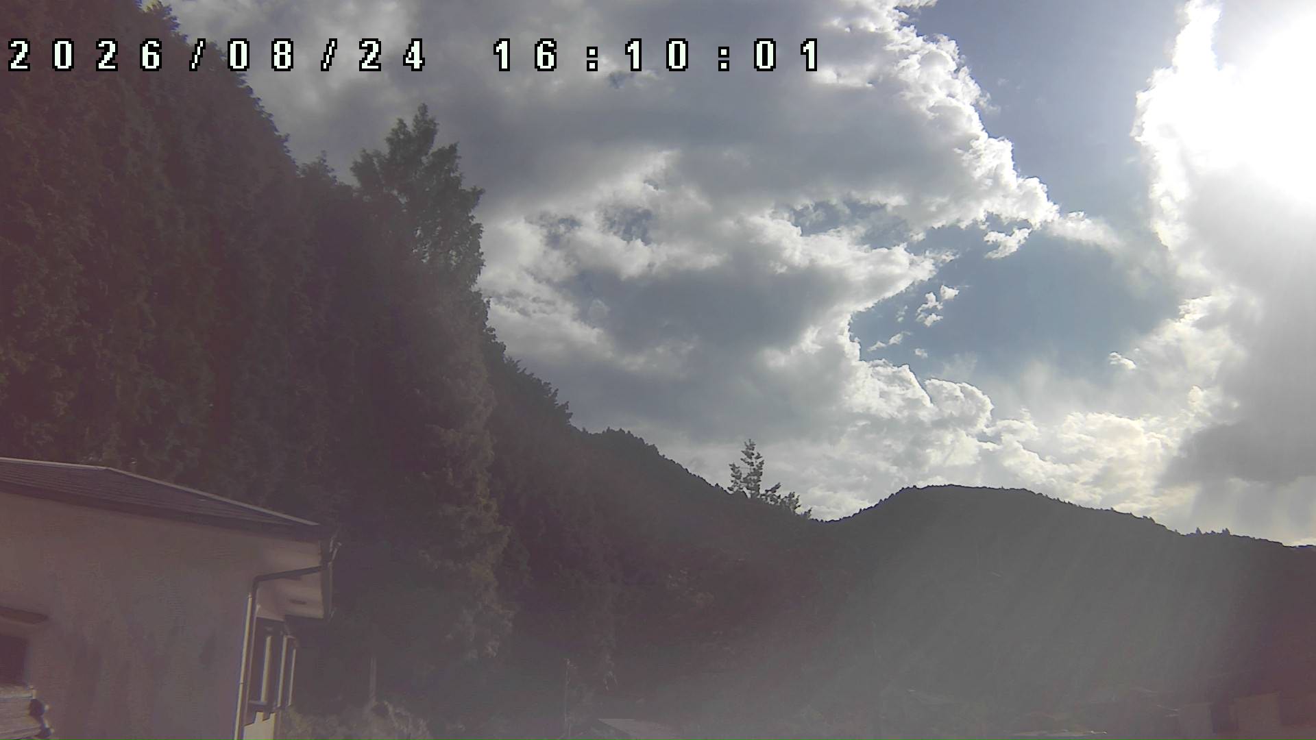 2026年8月24日 16:10ごろの金剛山登山口周辺の空