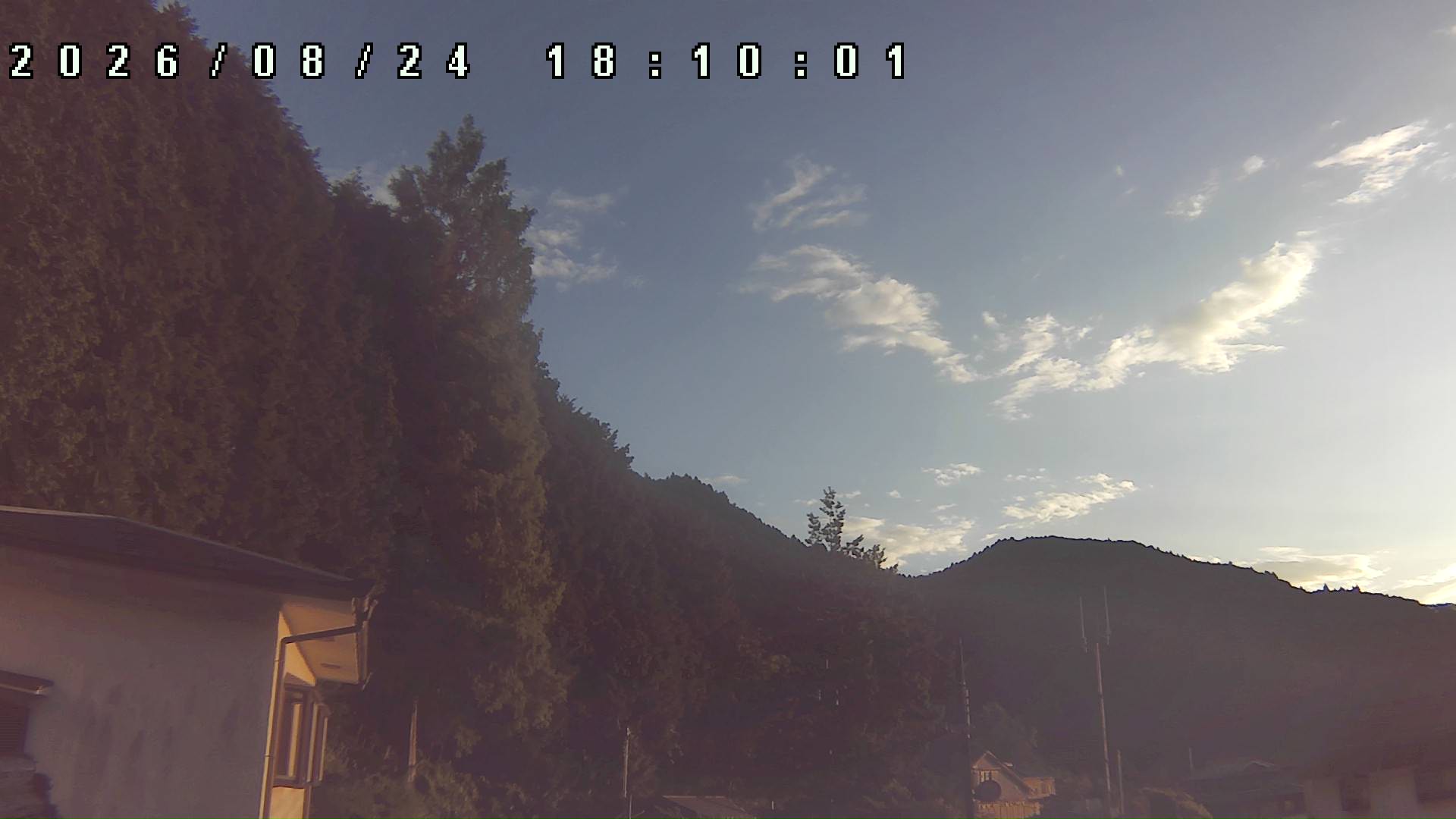 2026年8月24日 18:10ごろの金剛山登山口周辺の空