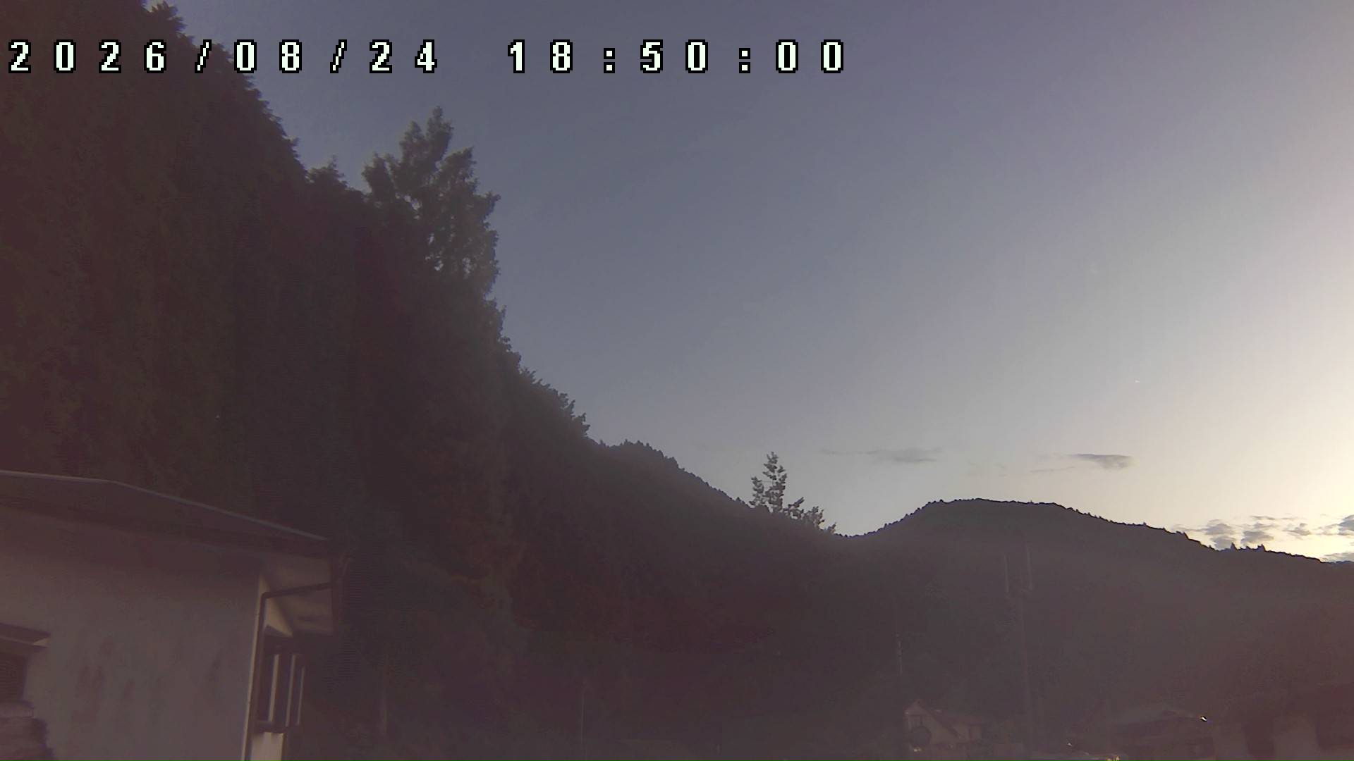 2026年8月24日 18:50ごろの金剛山登山口周辺の空