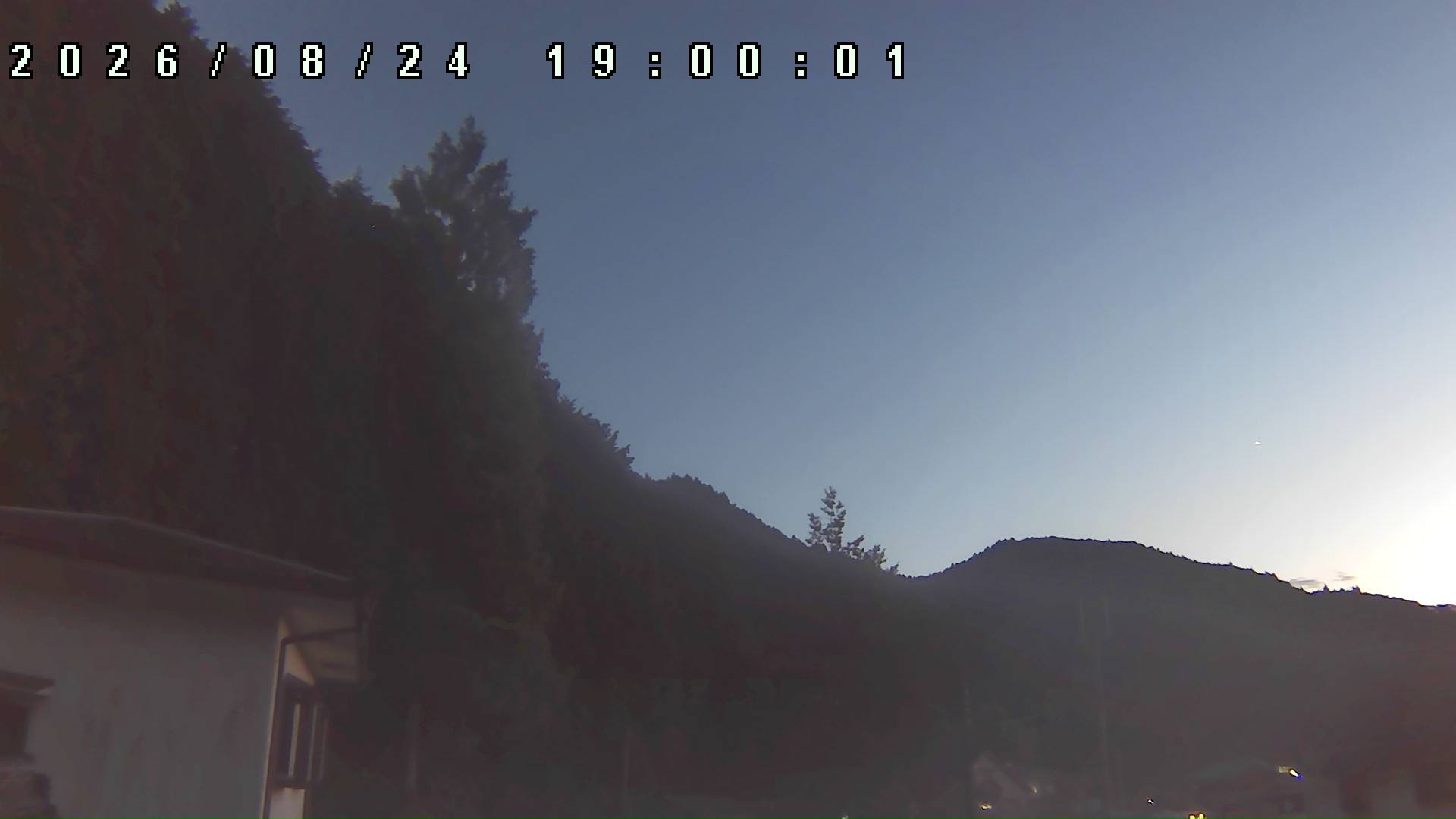 2026年8月24日 19:00ごろの金剛山登山口周辺の空