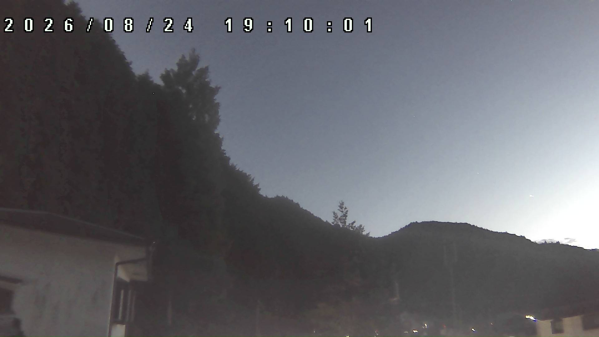 2026年8月24日 19:10ごろの金剛山登山口周辺の空