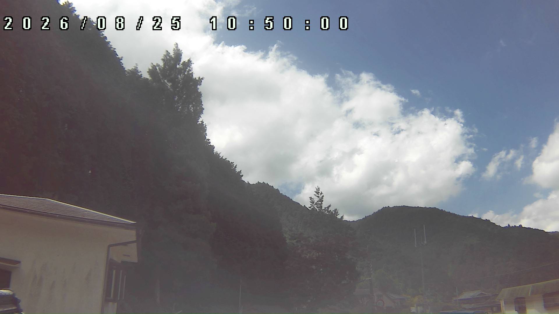 2026年8月25日 10:50ごろの金剛山登山口周辺の空