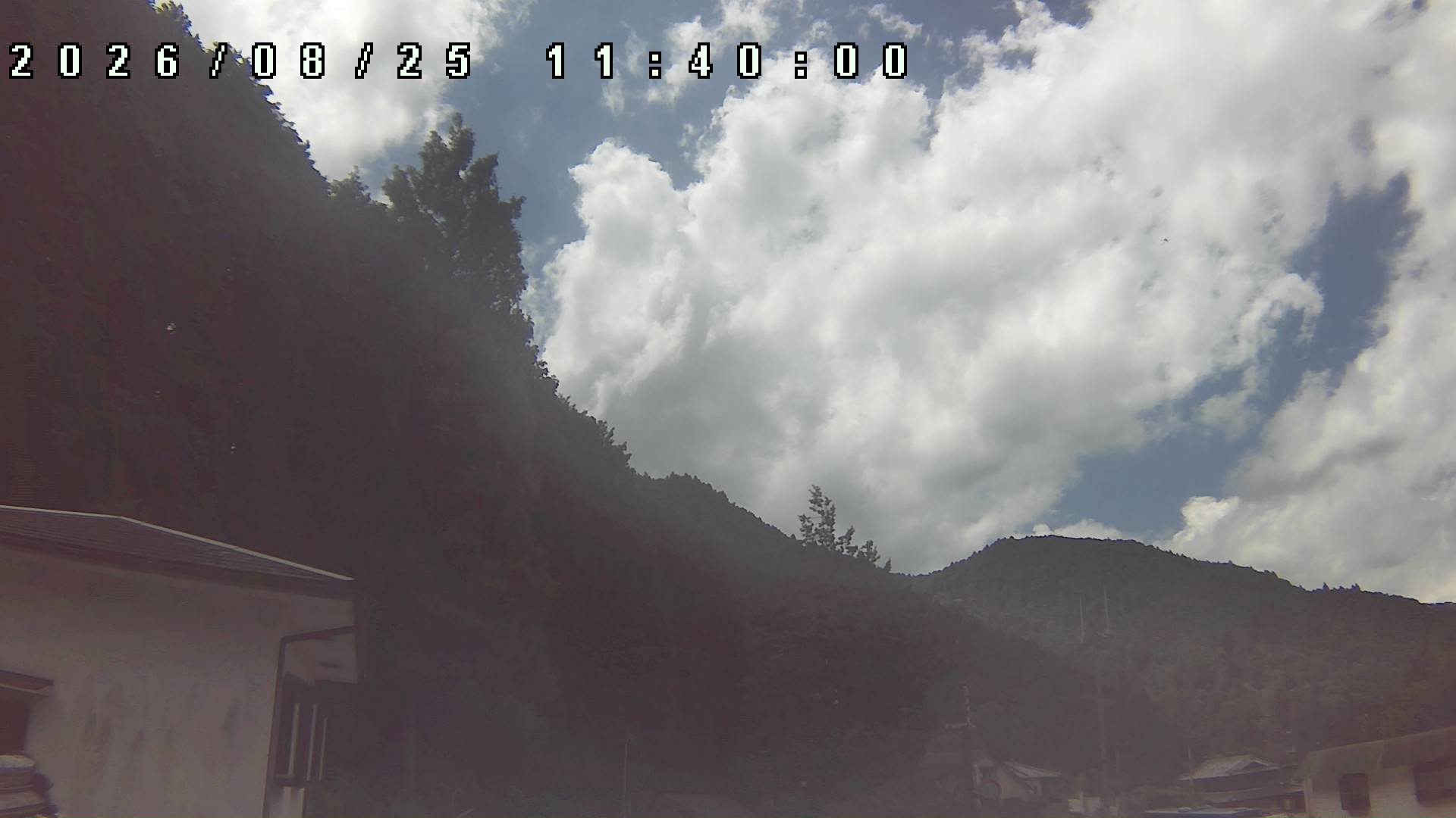 2026年8月25日 11:40ごろの金剛山登山口周辺の空