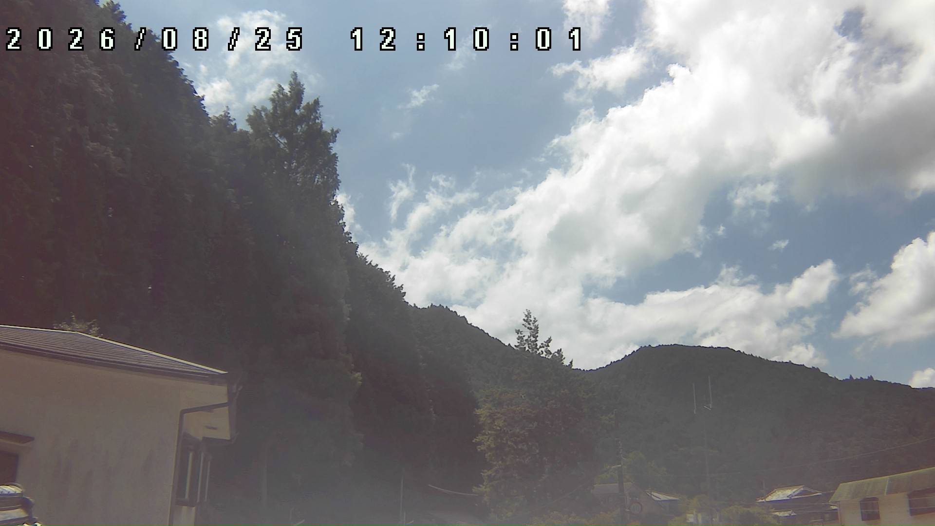 2026年8月25日 12:10ごろの金剛山登山口周辺の空