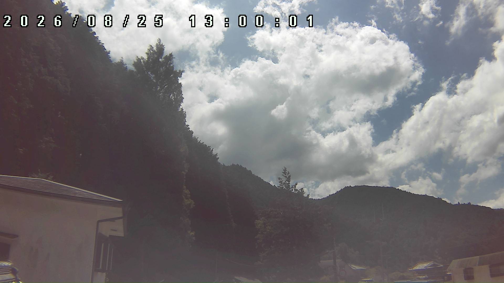 2026年8月25日 13:00ごろの金剛山登山口周辺の空