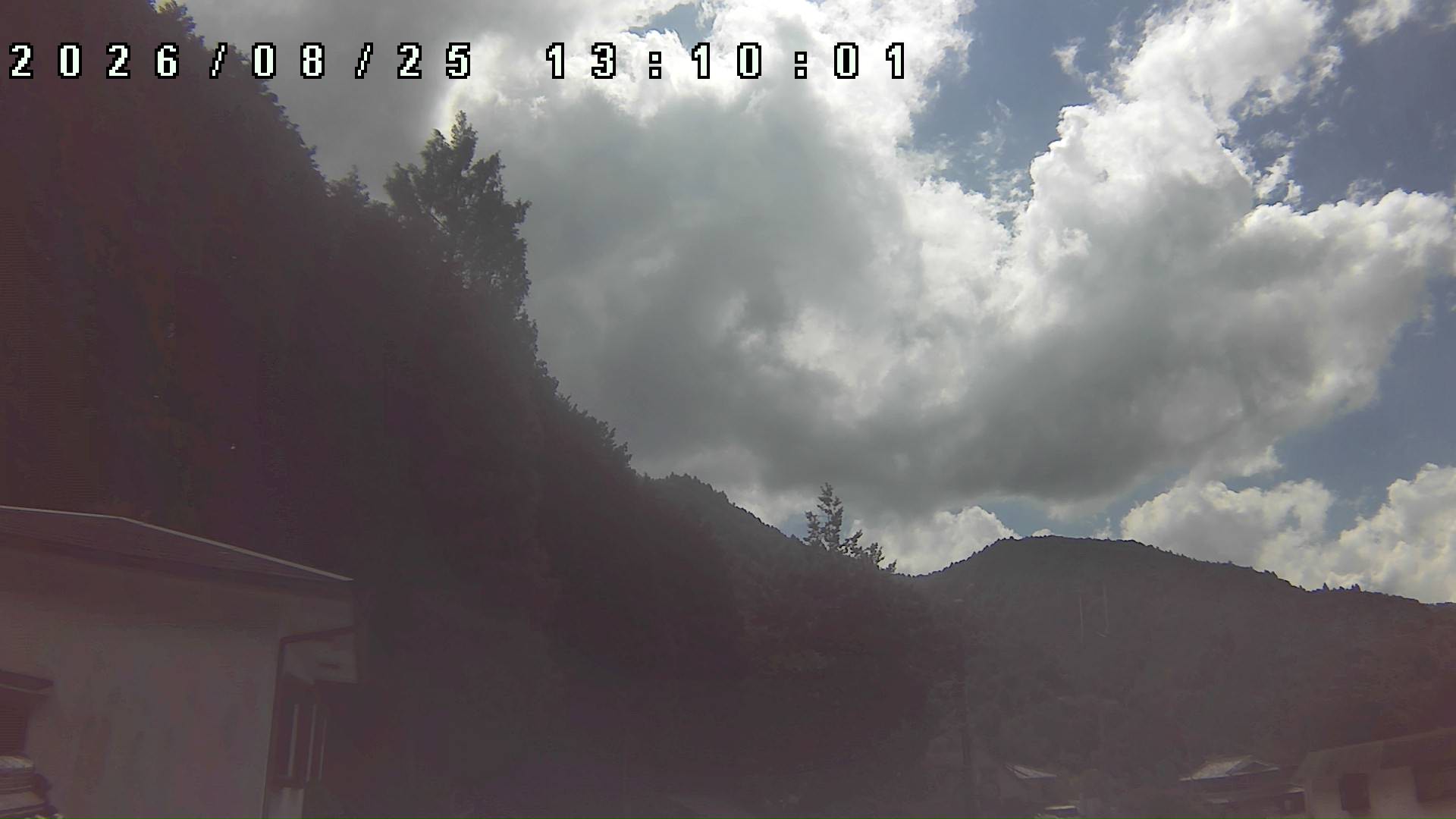 2026年8月25日 13:10ごろの金剛山登山口周辺の空