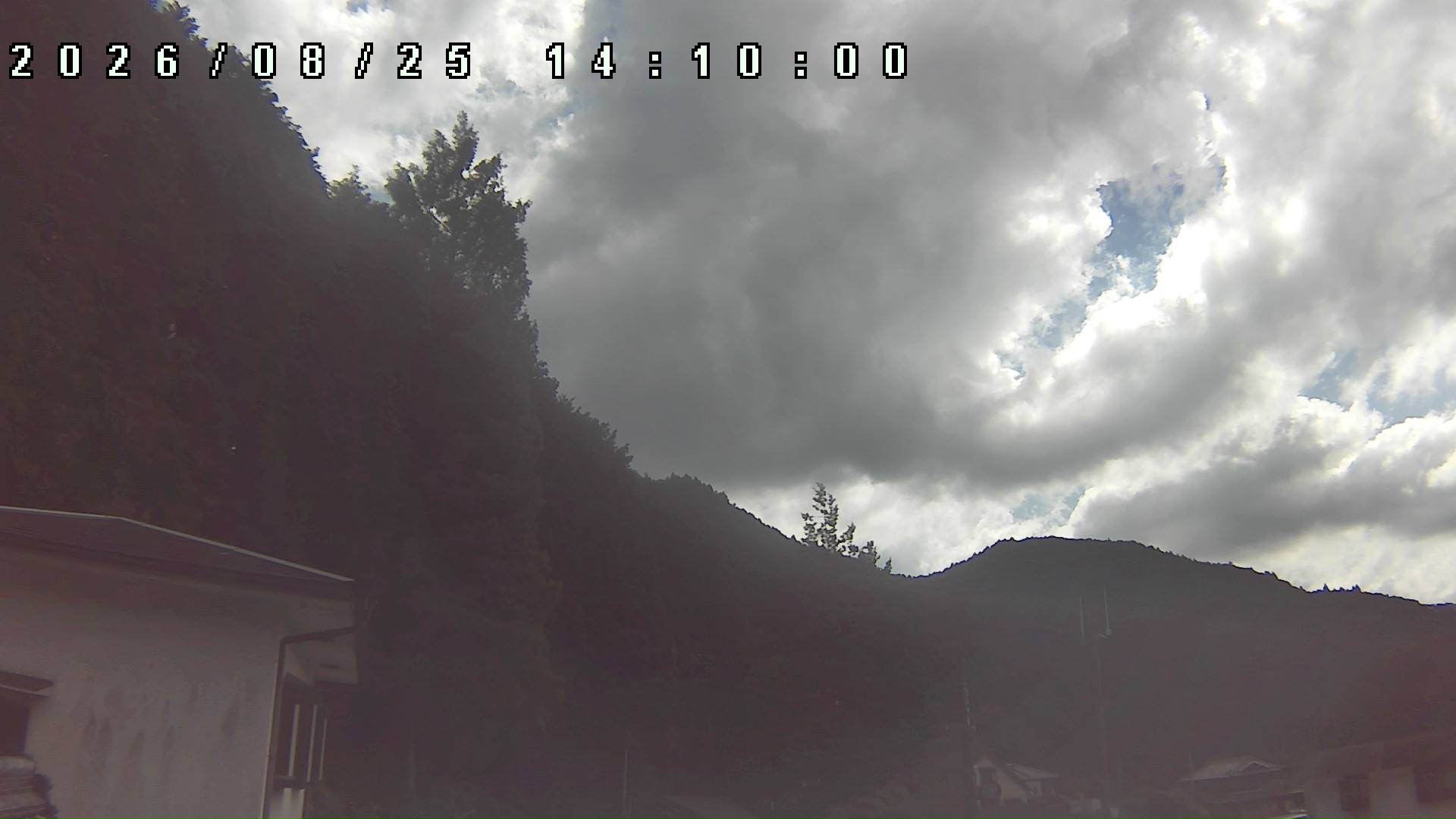 2026年8月25日 14:10ごろの金剛山登山口周辺の空