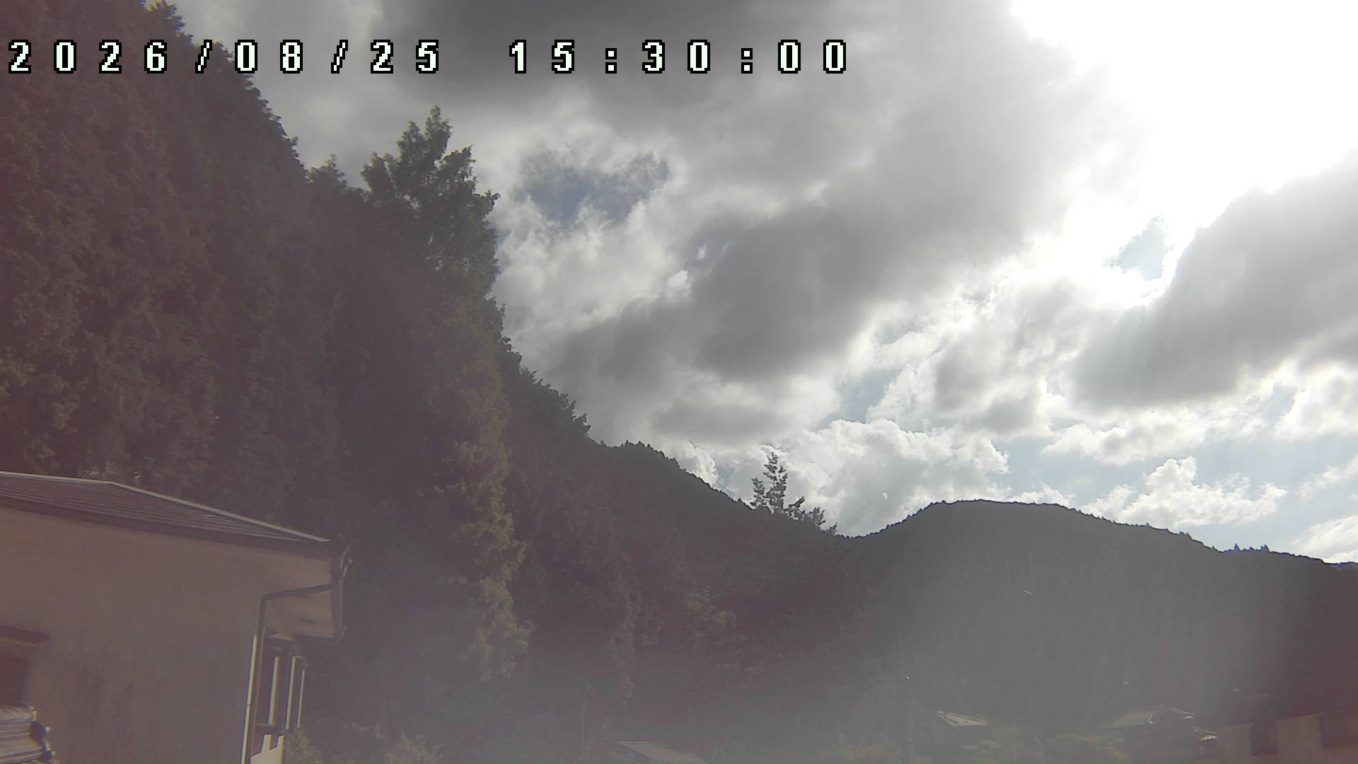 2026年8月25日 15:30ごろの金剛山登山口周辺の空