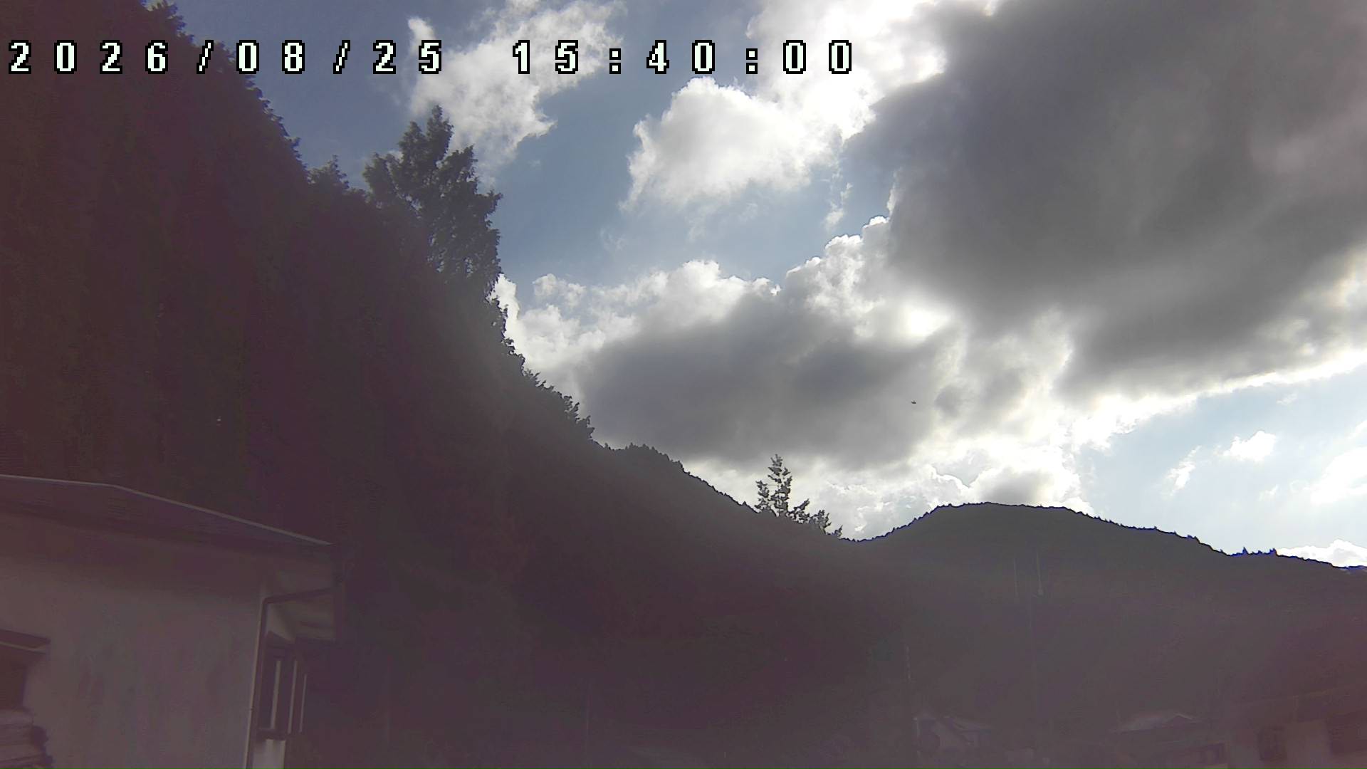 2026年8月25日 15:40ごろの金剛山登山口周辺の空