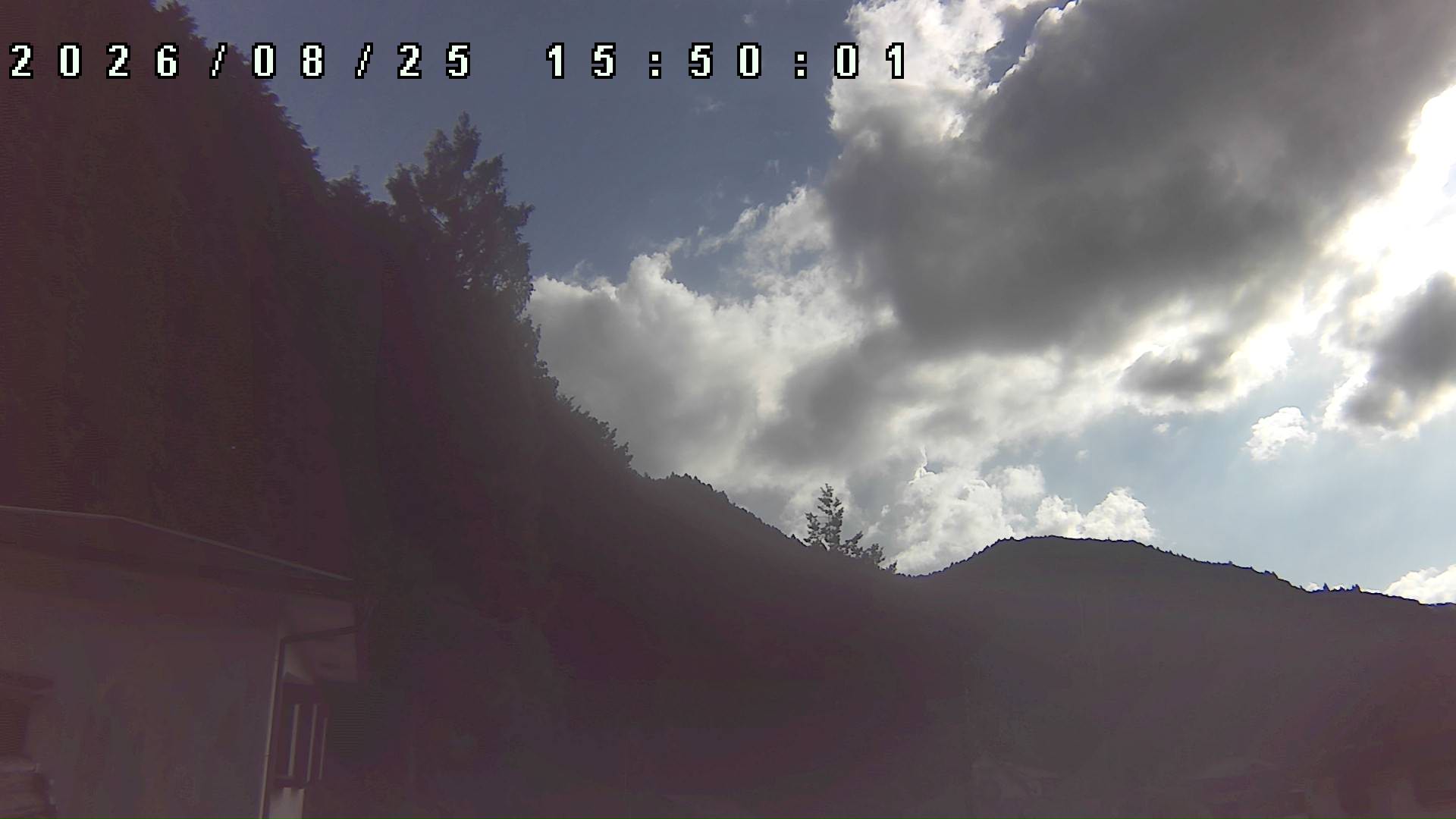 2026年8月25日 15:50ごろの金剛山登山口周辺の空