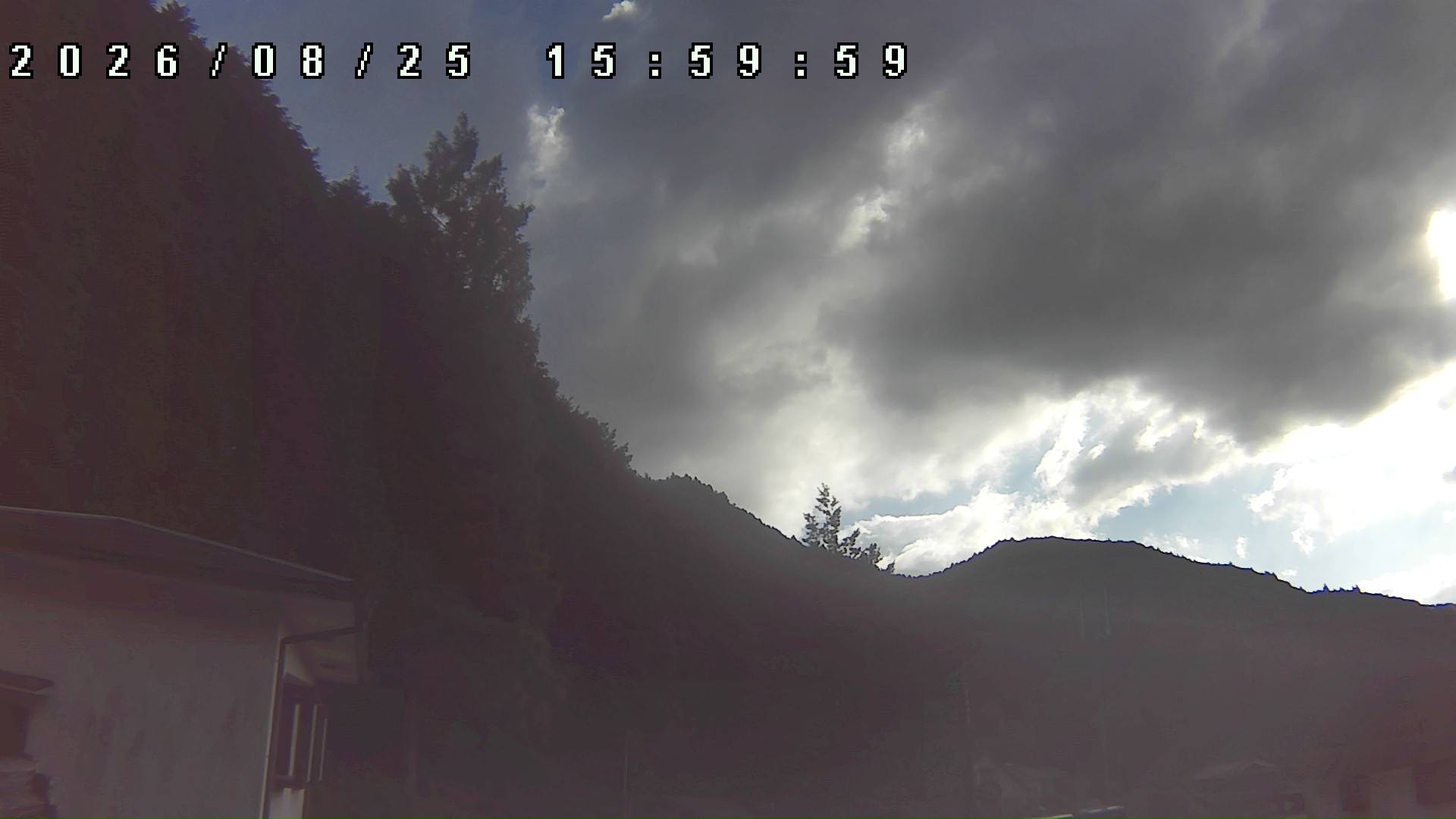 2026年8月25日 16:00ごろの金剛山登山口周辺の空