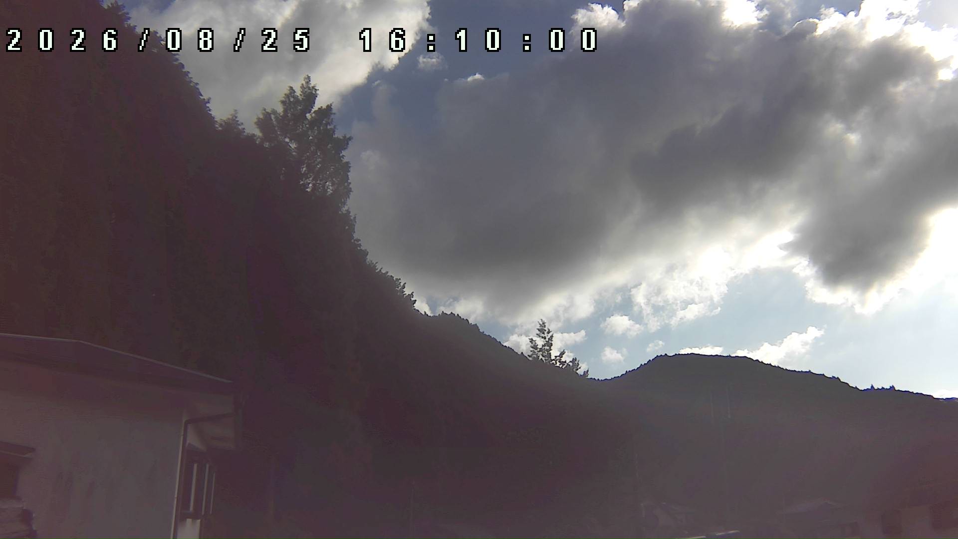 2026年8月25日 16:10ごろの金剛山登山口周辺の空
