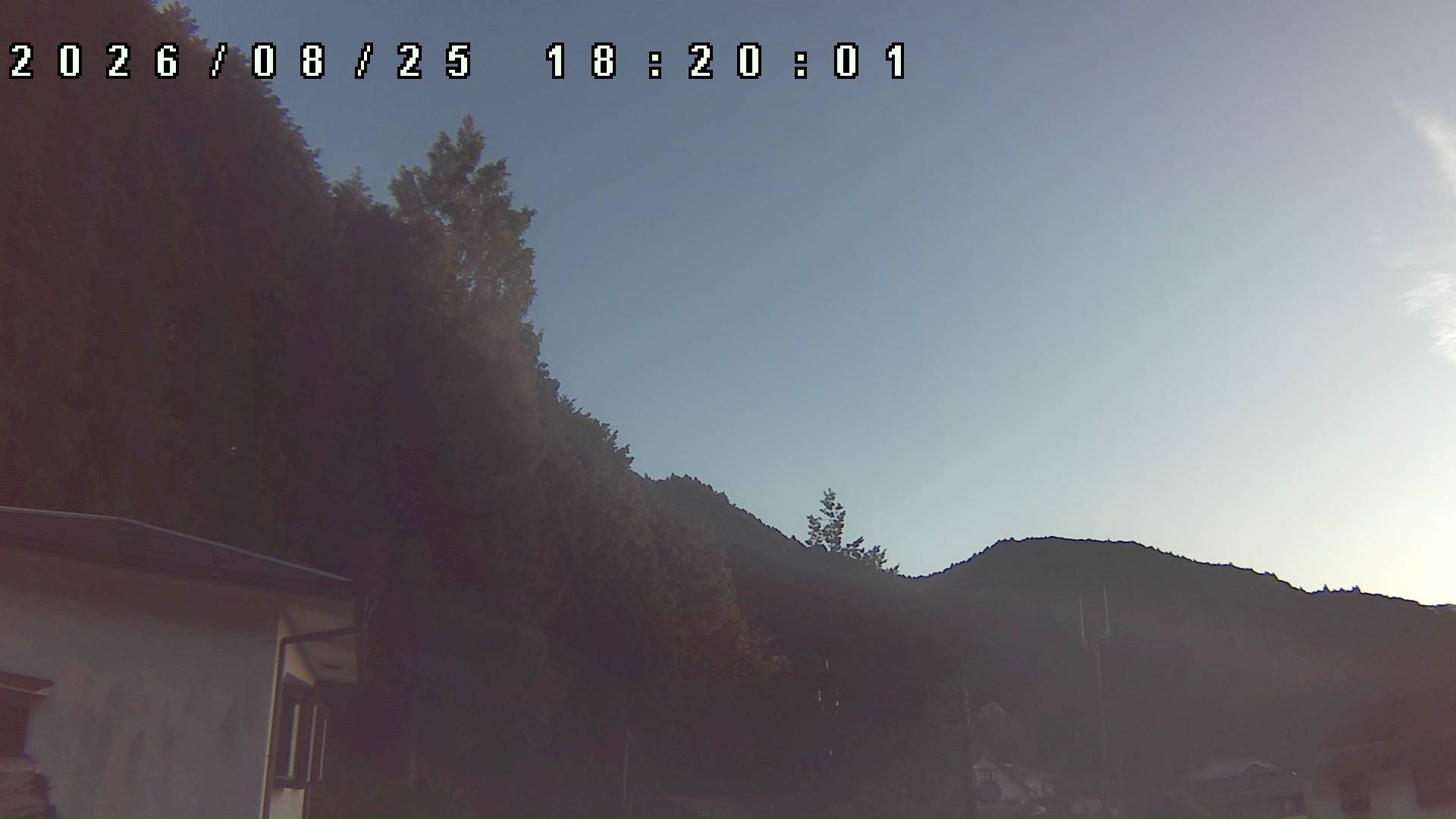2026年8月25日 18:20ごろの金剛山登山口周辺の空