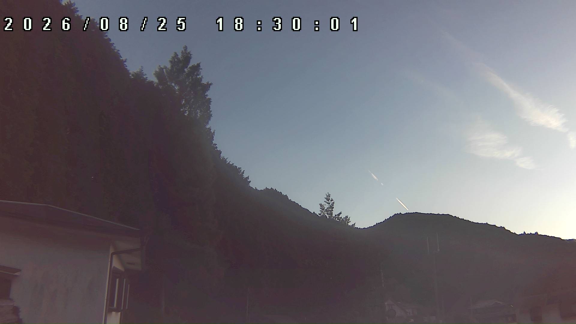 2026年8月25日 18:30ごろの金剛山登山口周辺の空