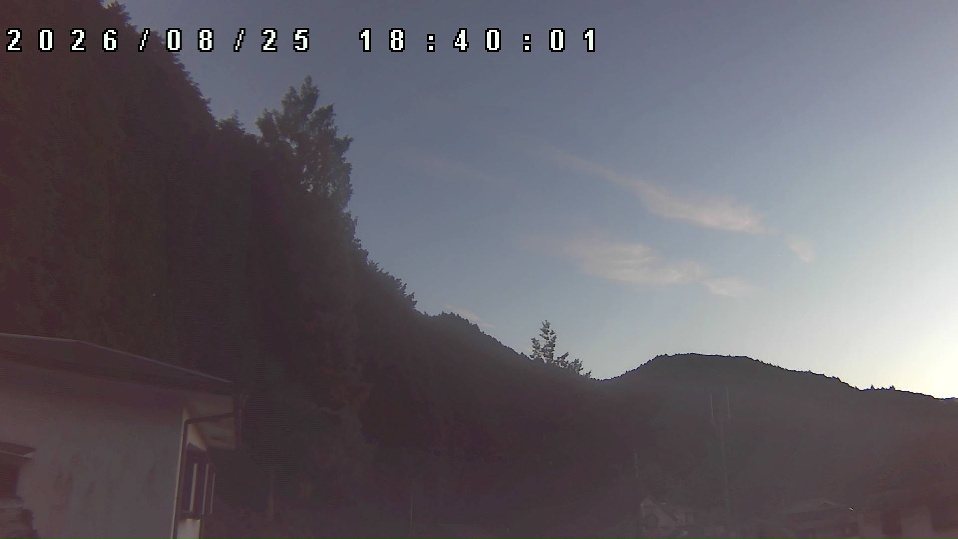 2026年8月25日 18:40ごろの金剛山登山口周辺の空