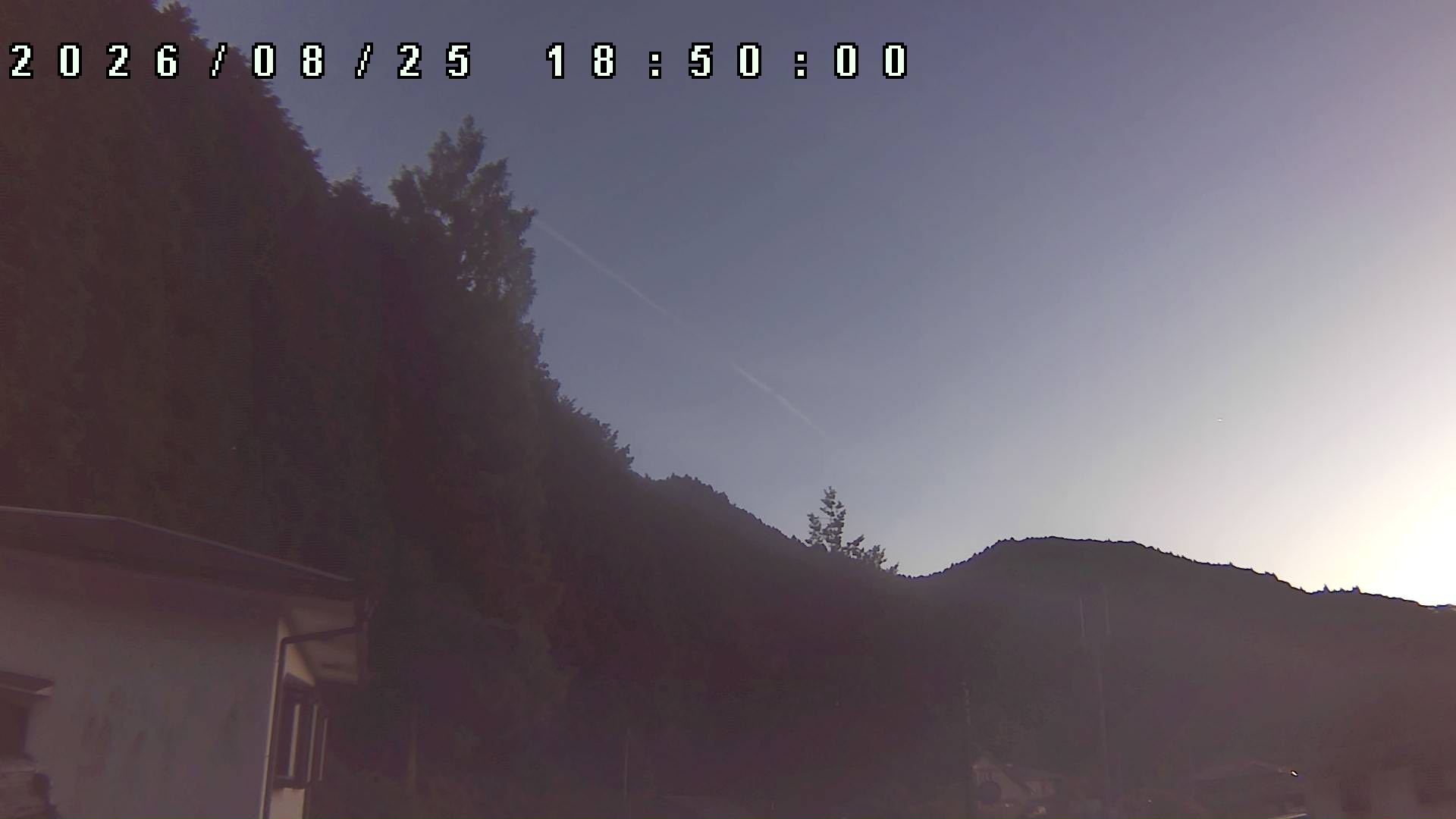 2026年8月25日 18:50ごろの金剛山登山口周辺の空